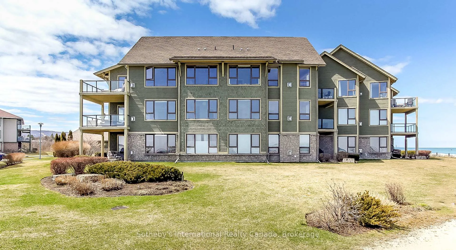 Photo 1 of 550 Mariners Way, Collingwood — HOMEH