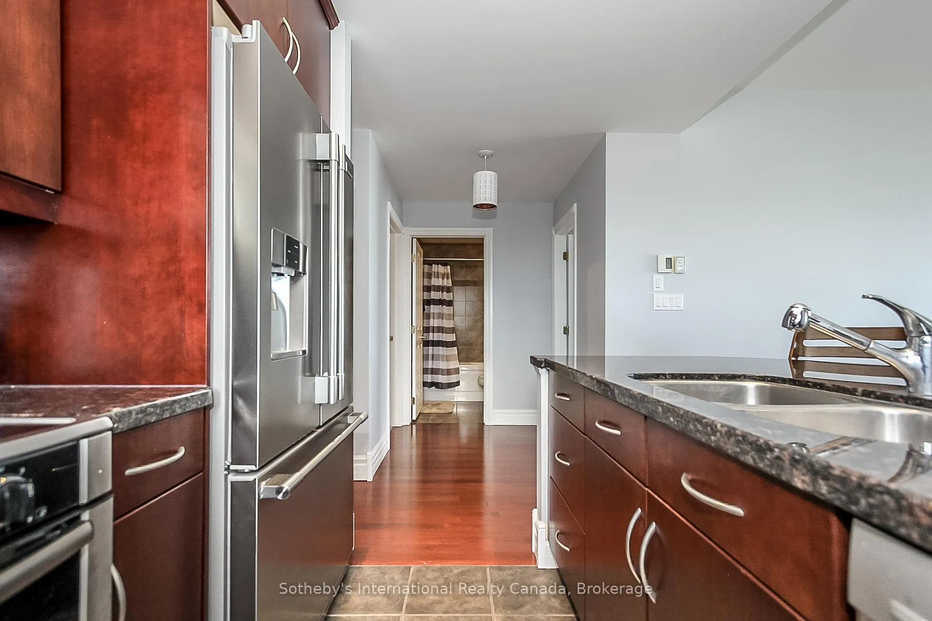 Photo 5 of 550 Mariners Way, Collingwood — HOMEH