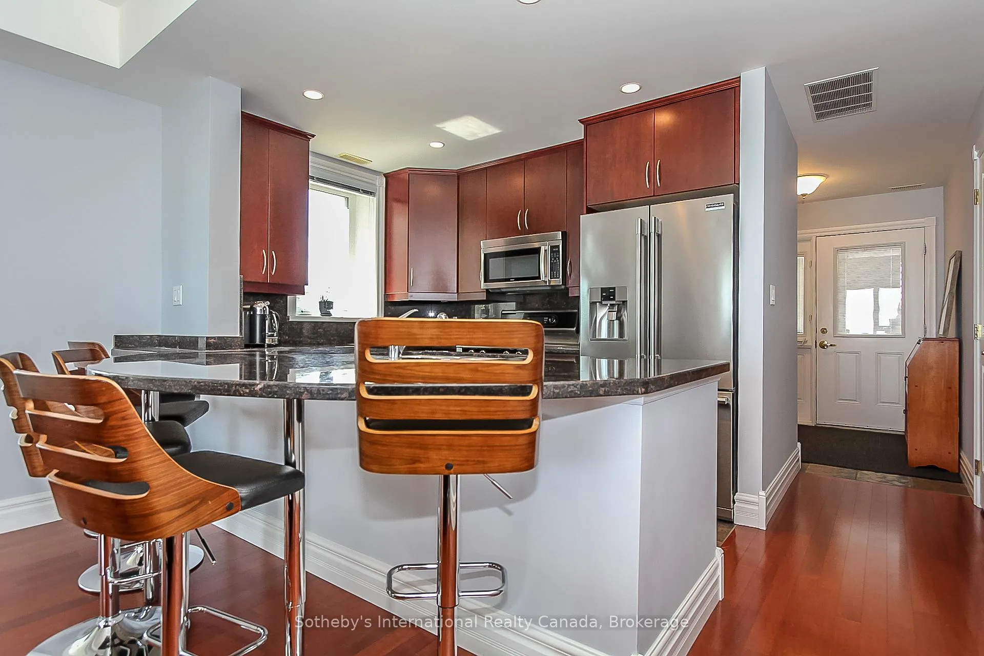 Photo 7 of 550 Mariners Way, Collingwood — HOMEH