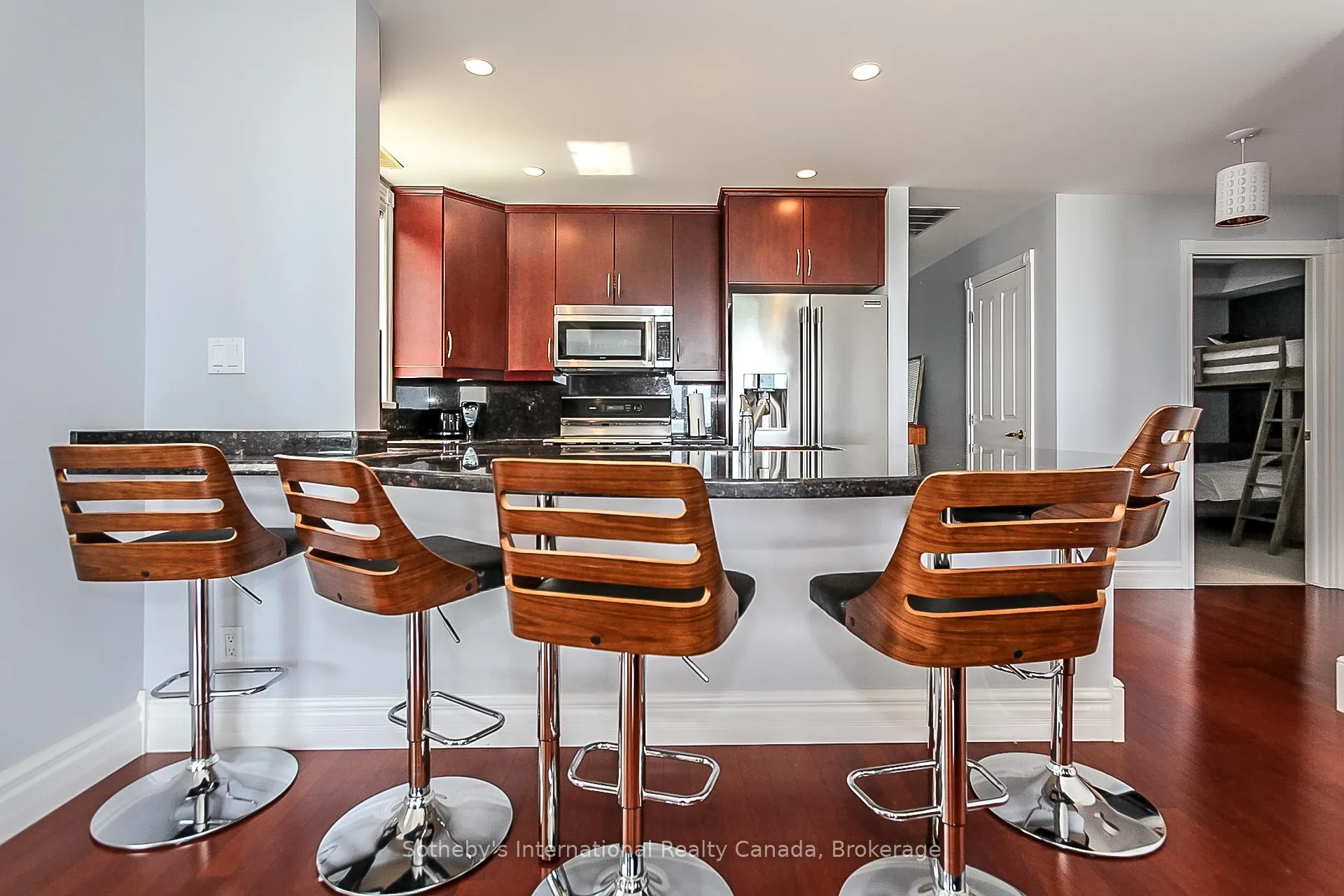 Photo 11 of 550 Mariners Way, Collingwood — HOMEH
