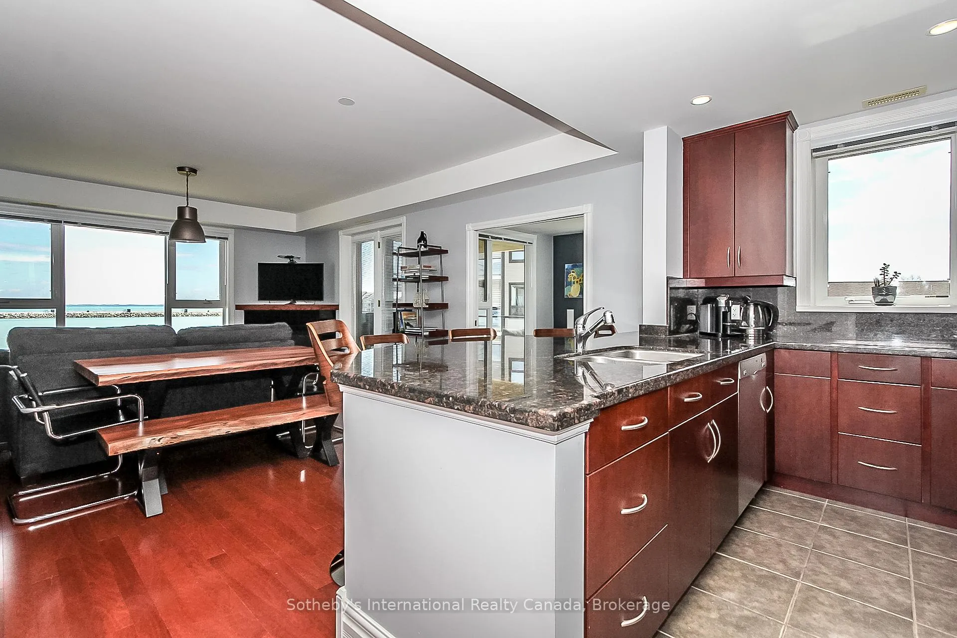 Photo 14 of 550 Mariners Way, Collingwood — HOMEH