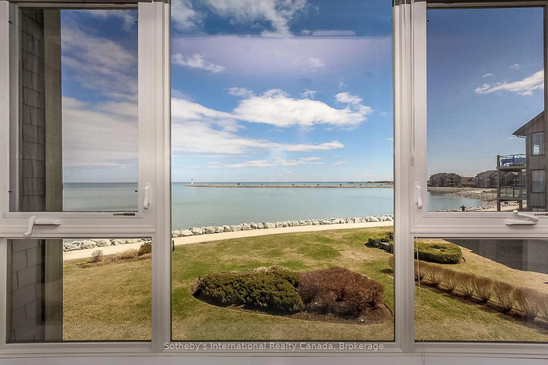 Photo 16 of 550 Mariners Way, Collingwood — HOMEH