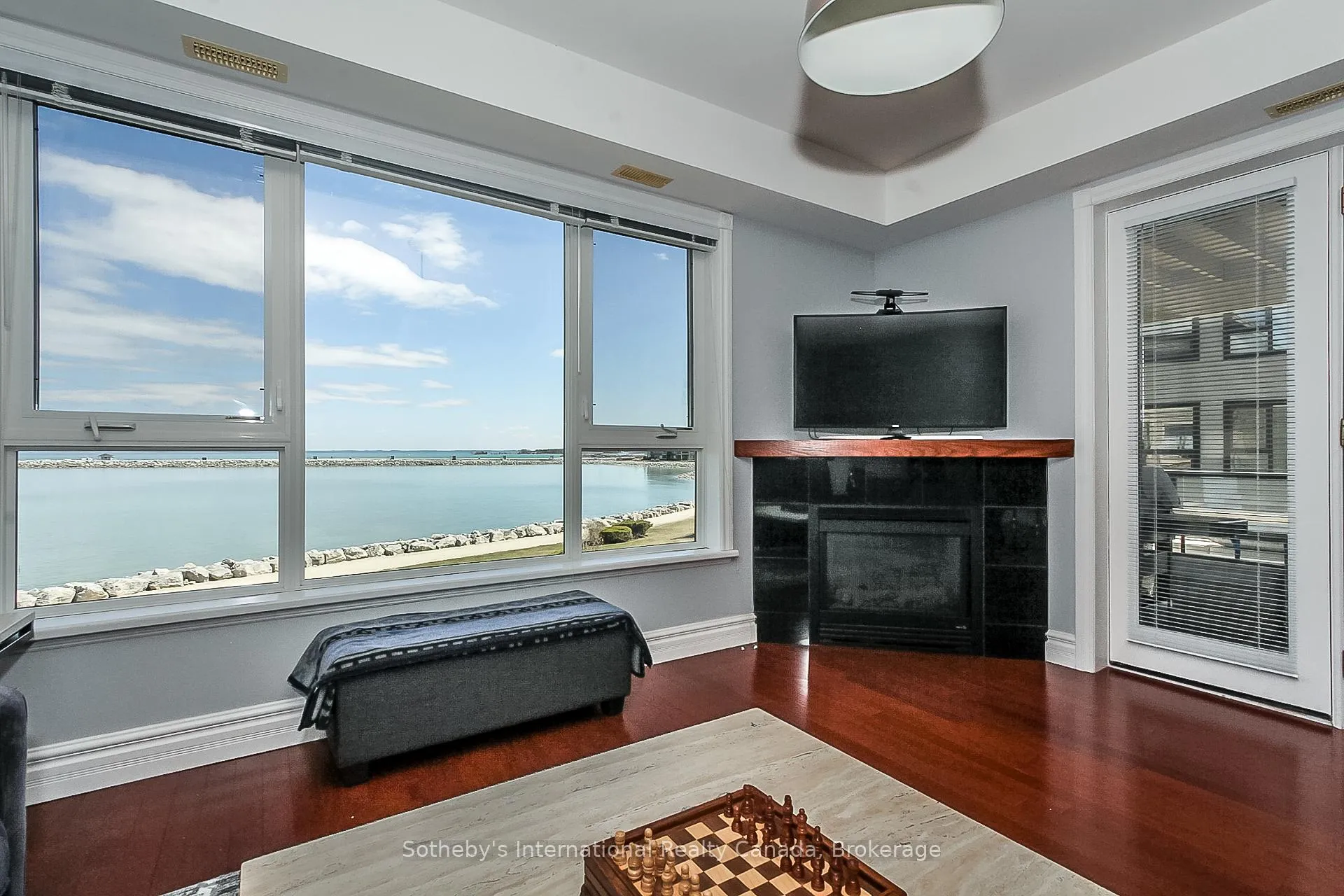 Photo 19 of 550 Mariners Way, Collingwood — HOMEH