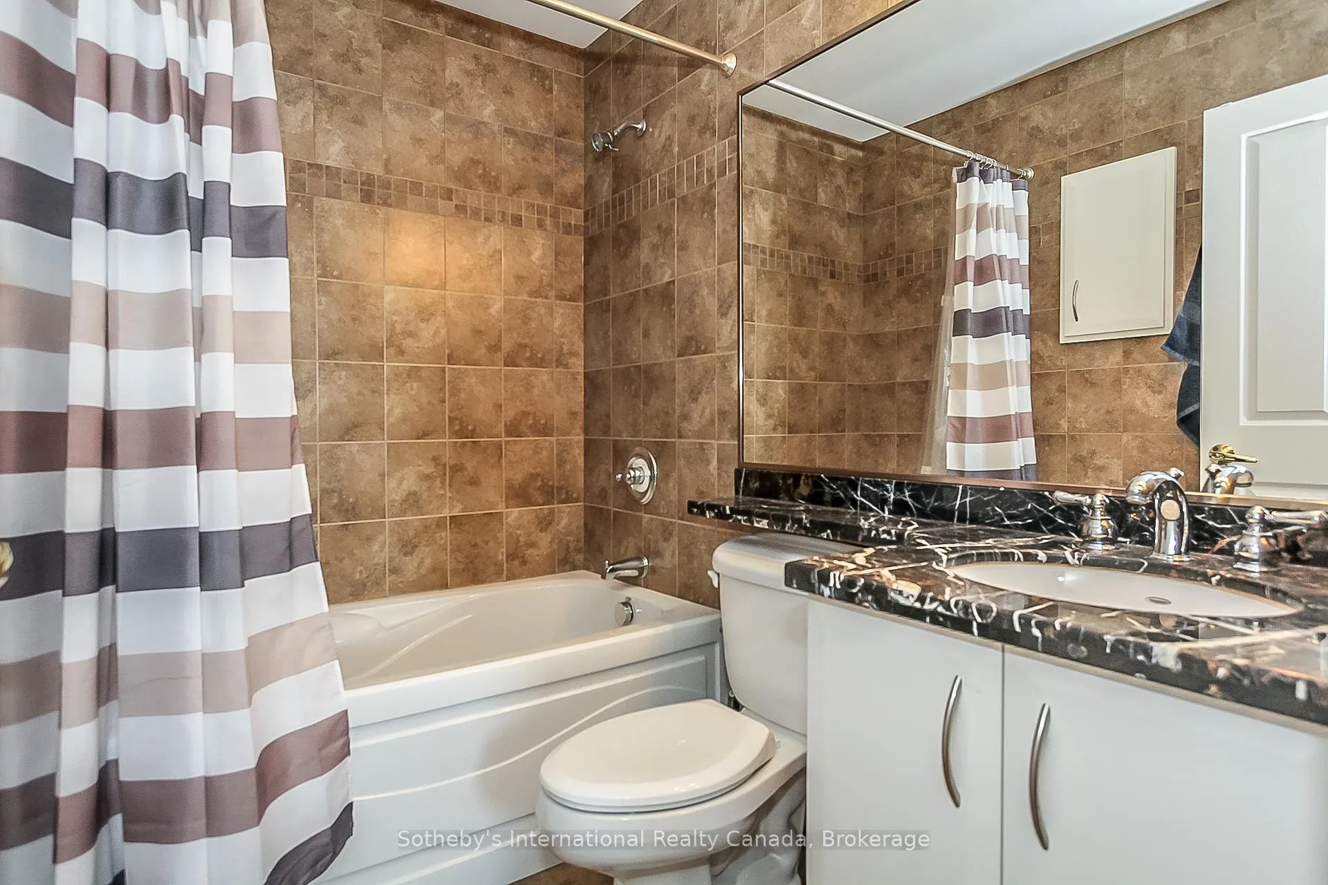 Photo 25 of 550 Mariners Way, Collingwood — HOMEH
