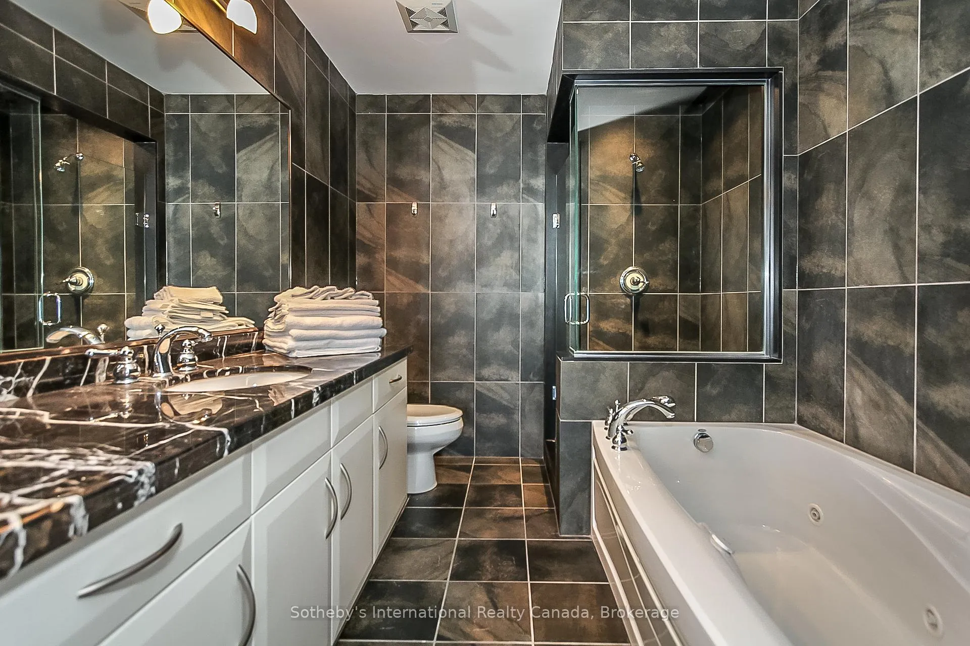 Photo 29 of 550 Mariners Way, Collingwood — HOMEH