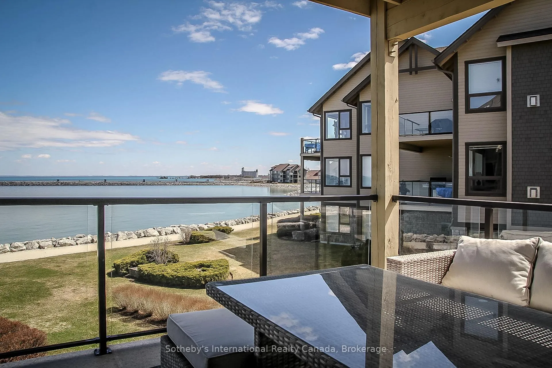 Photo 33 of 550 Mariners Way, Collingwood — HOMEH