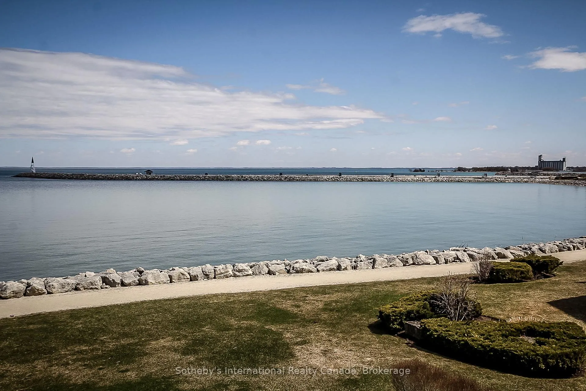Photo 34 of 550 Mariners Way, Collingwood — HOMEH