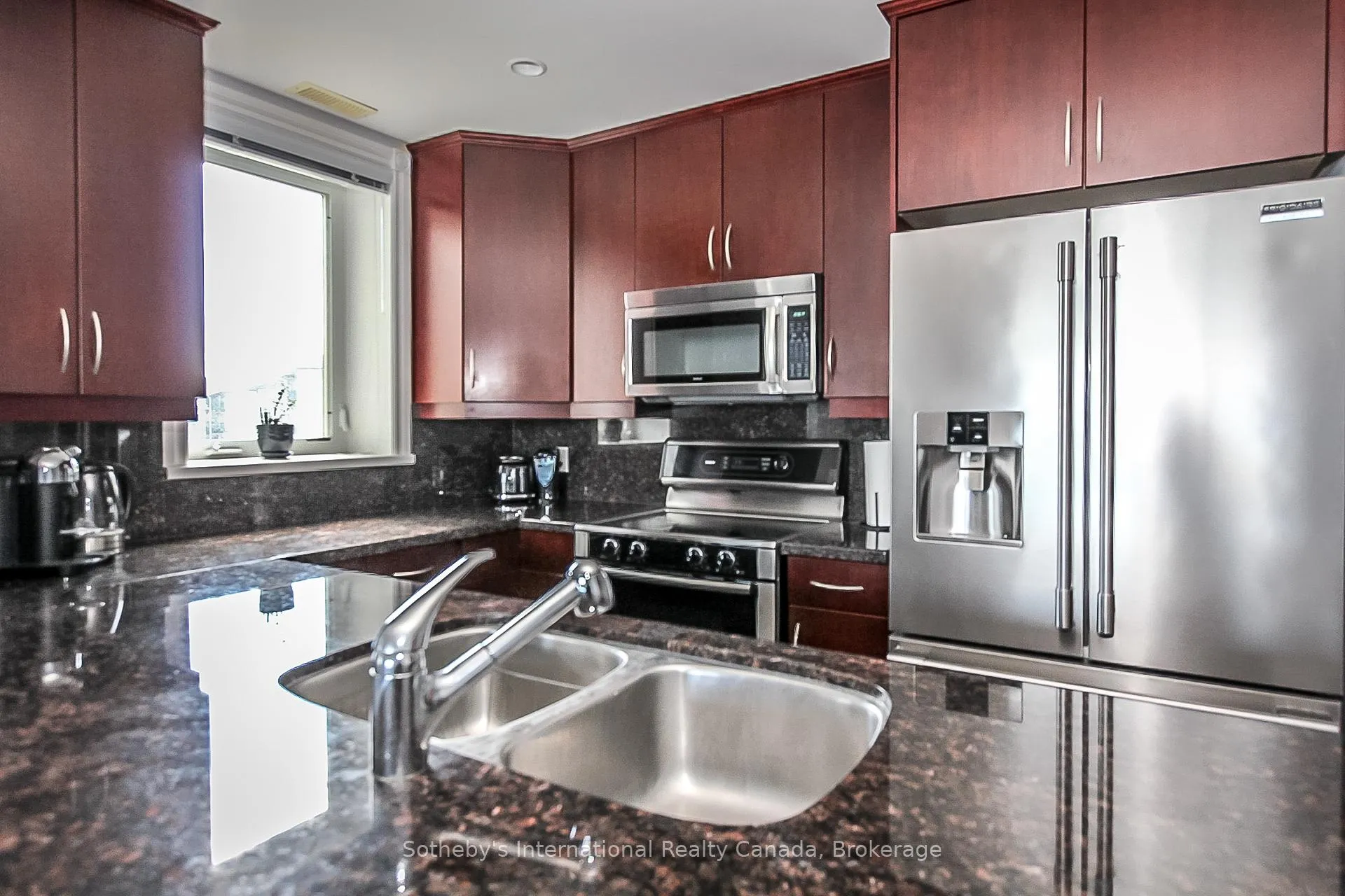 Photo 35 of 550 Mariners Way, Collingwood — HOMEH