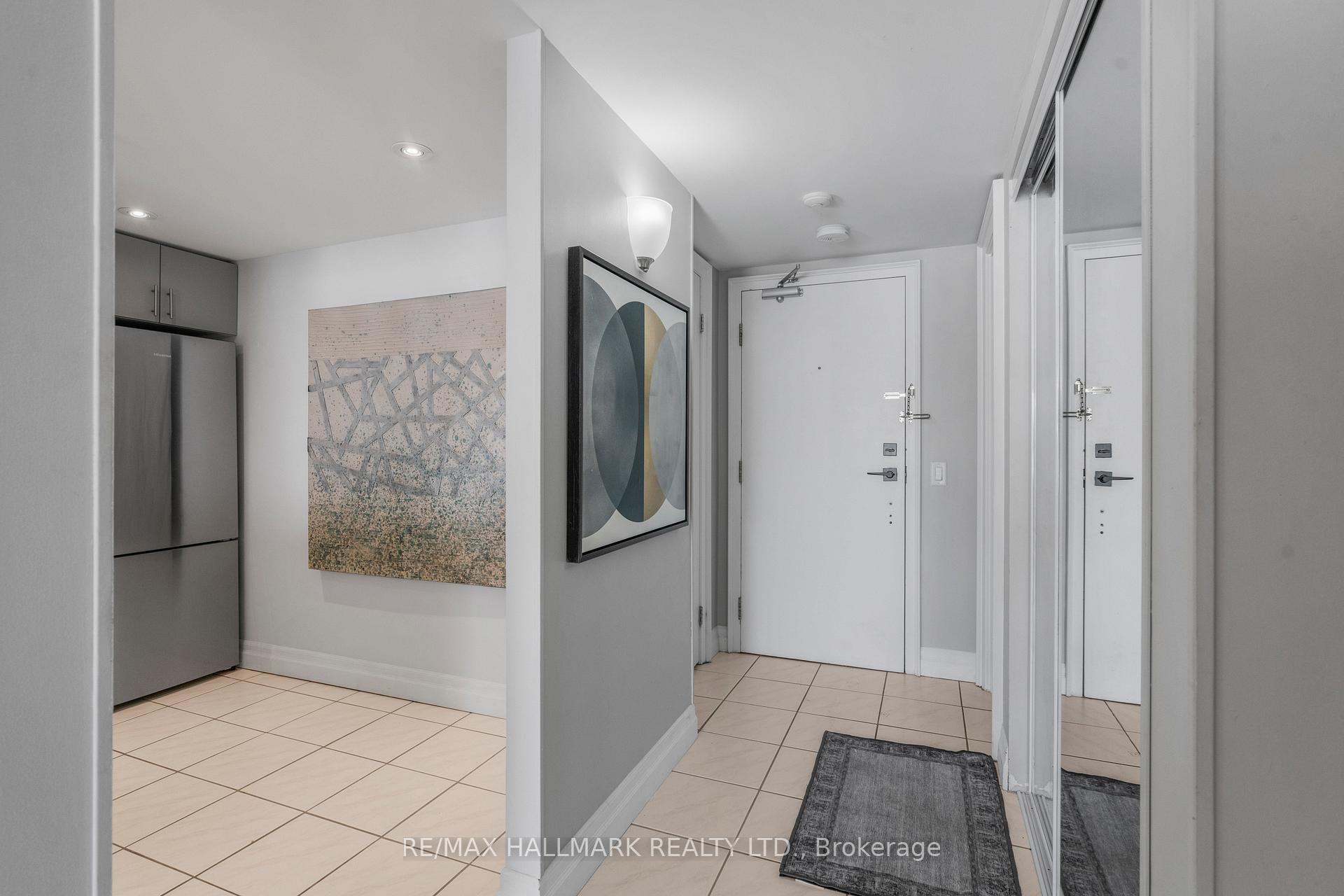 Photo 2 of Unit 401, 160 Wellington Street E, Aurora, Aurora Village — HOMEH