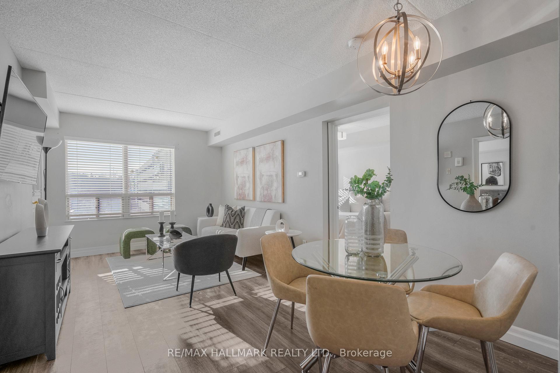 Photo 5 of Unit 401, 160 Wellington Street E, Aurora, Aurora Village — HOMEH