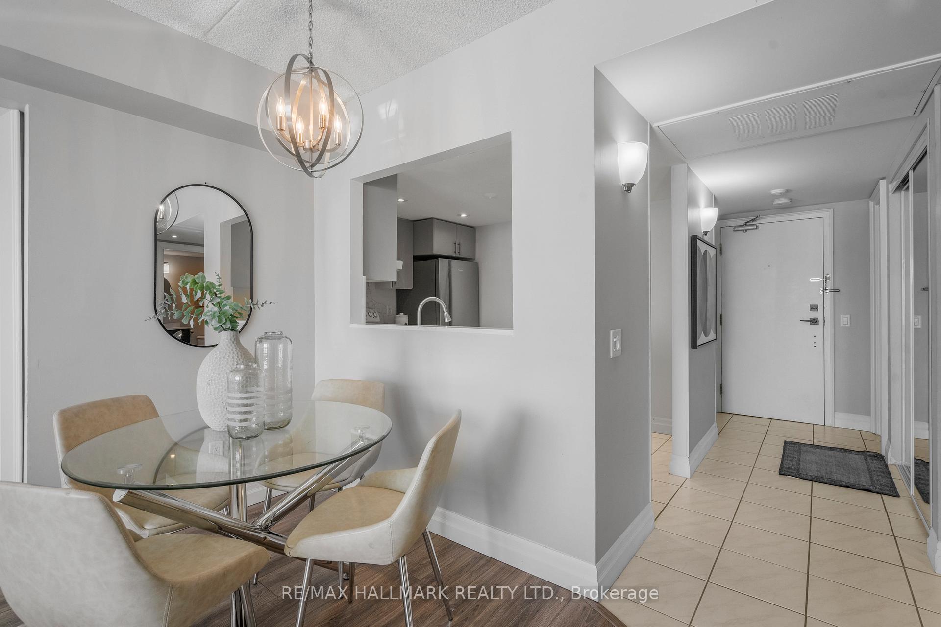 Photo 6 of Unit 401, 160 Wellington Street E, Aurora, Aurora Village — HOMEH