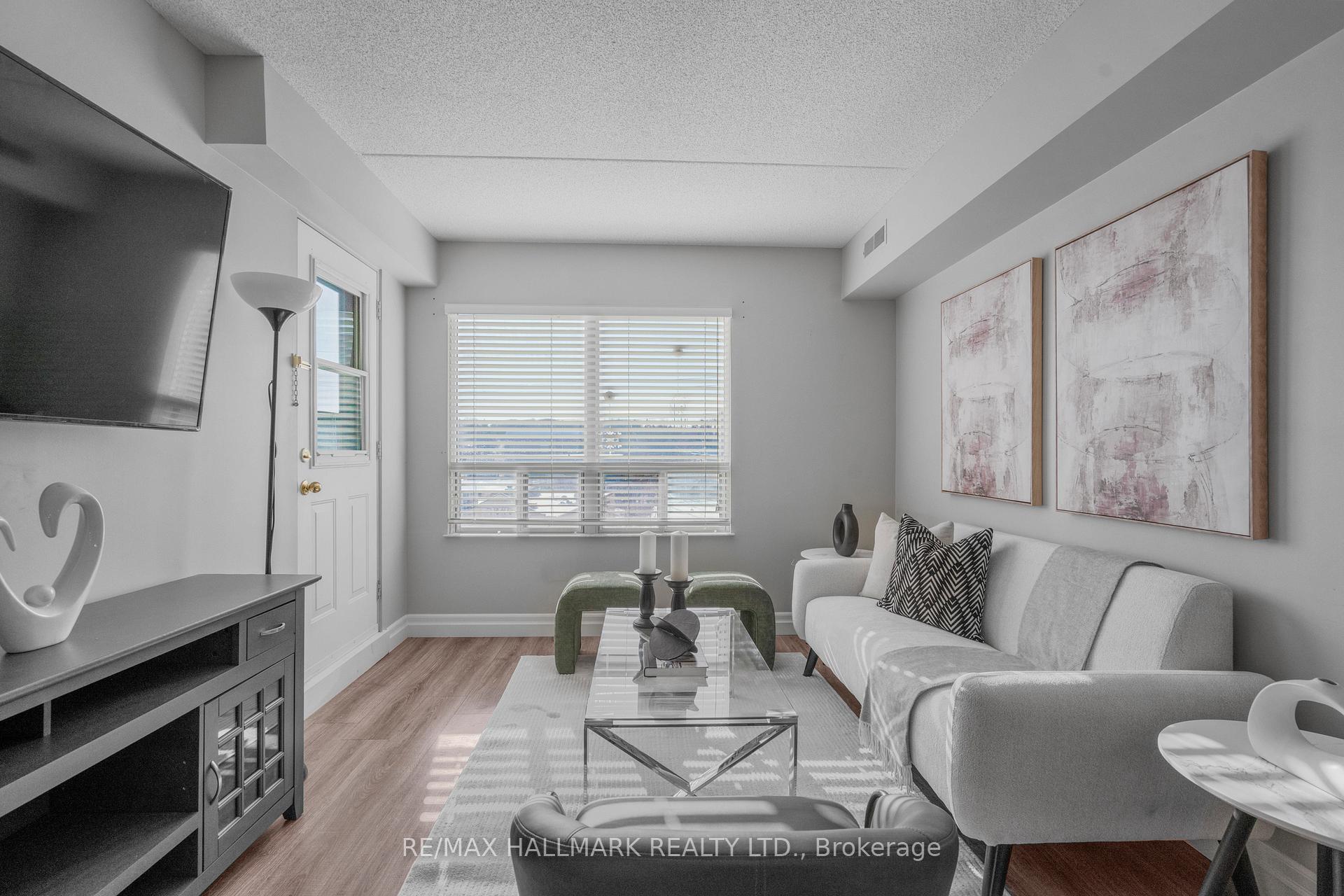 Photo 9 of Unit 401, 160 Wellington Street E, Aurora, Aurora Village — HOMEH