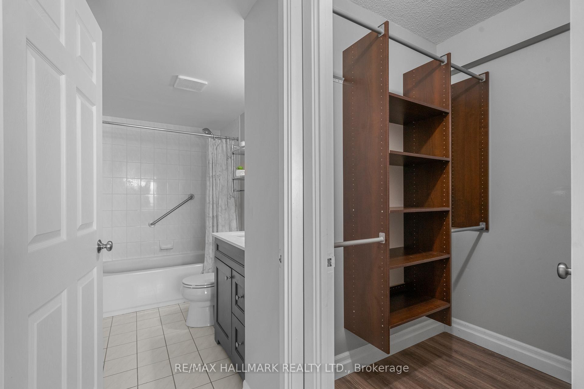 Photo 12 of Unit 401, 160 Wellington Street E, Aurora, Aurora Village — HOMEH