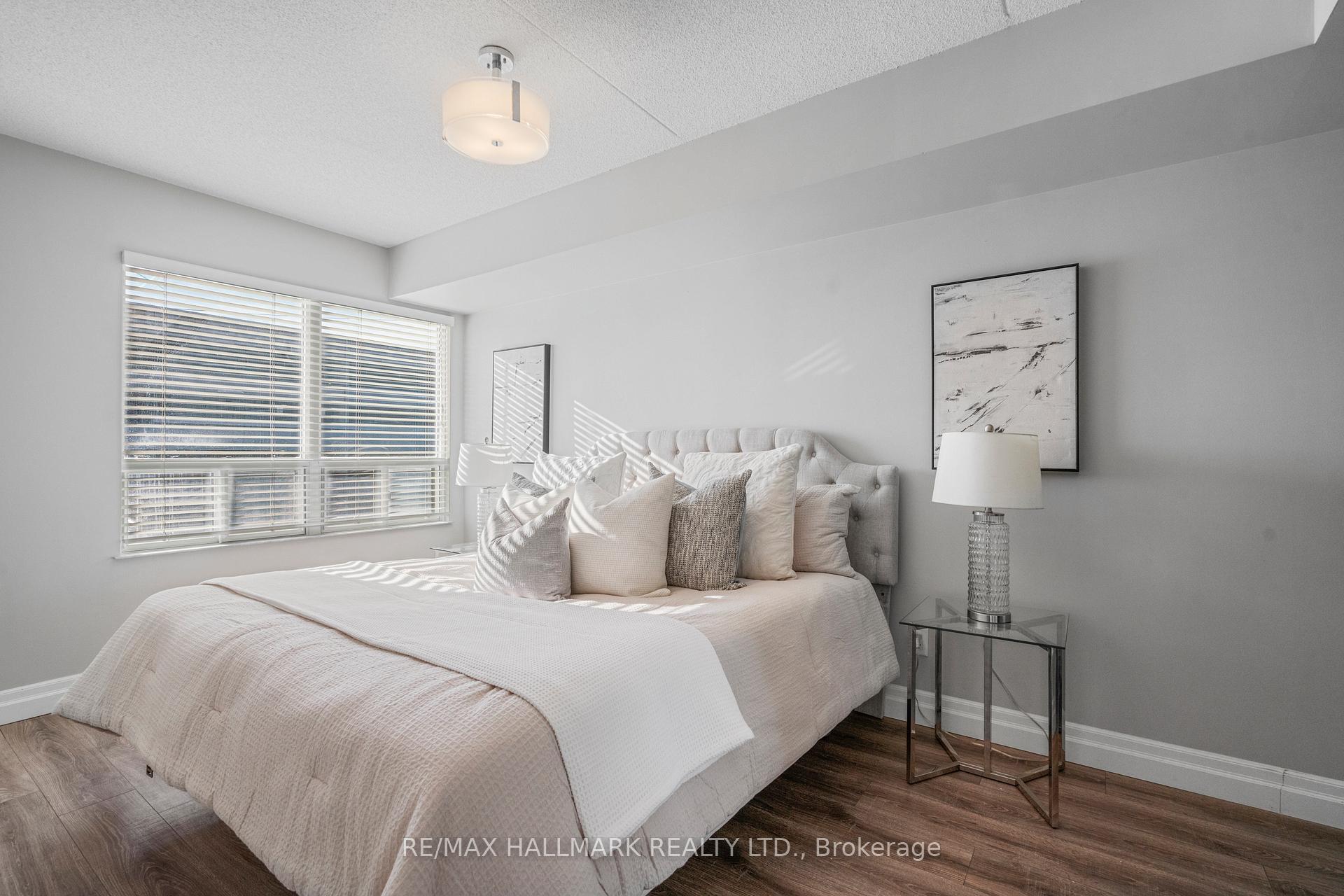 Photo 13 of Unit 401, 160 Wellington Street E, Aurora, Aurora Village — HOMEH