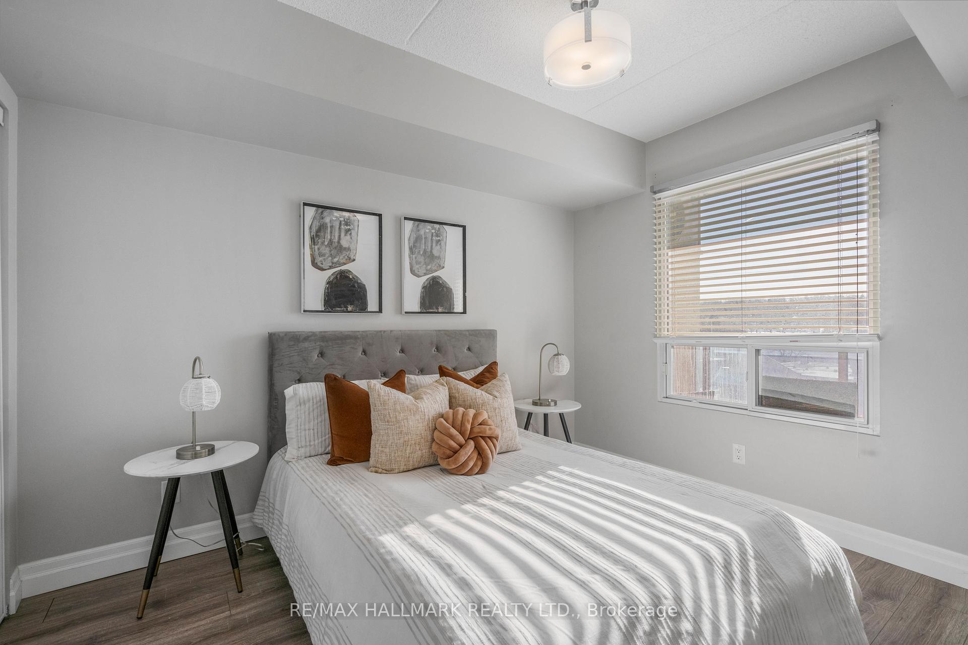 Photo 15 of Unit 401, 160 Wellington Street E, Aurora, Aurora Village — HOMEH