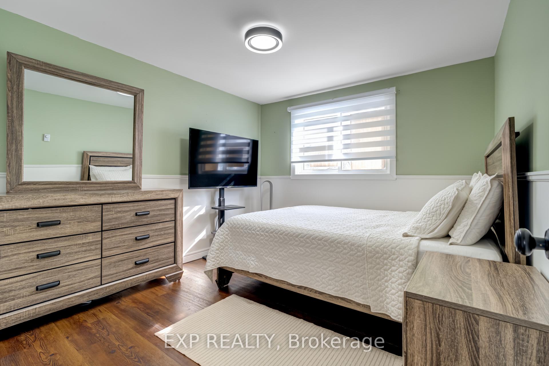Photo 17 of 35 Kingham Road, Halton Hills, Acton — HOMEH