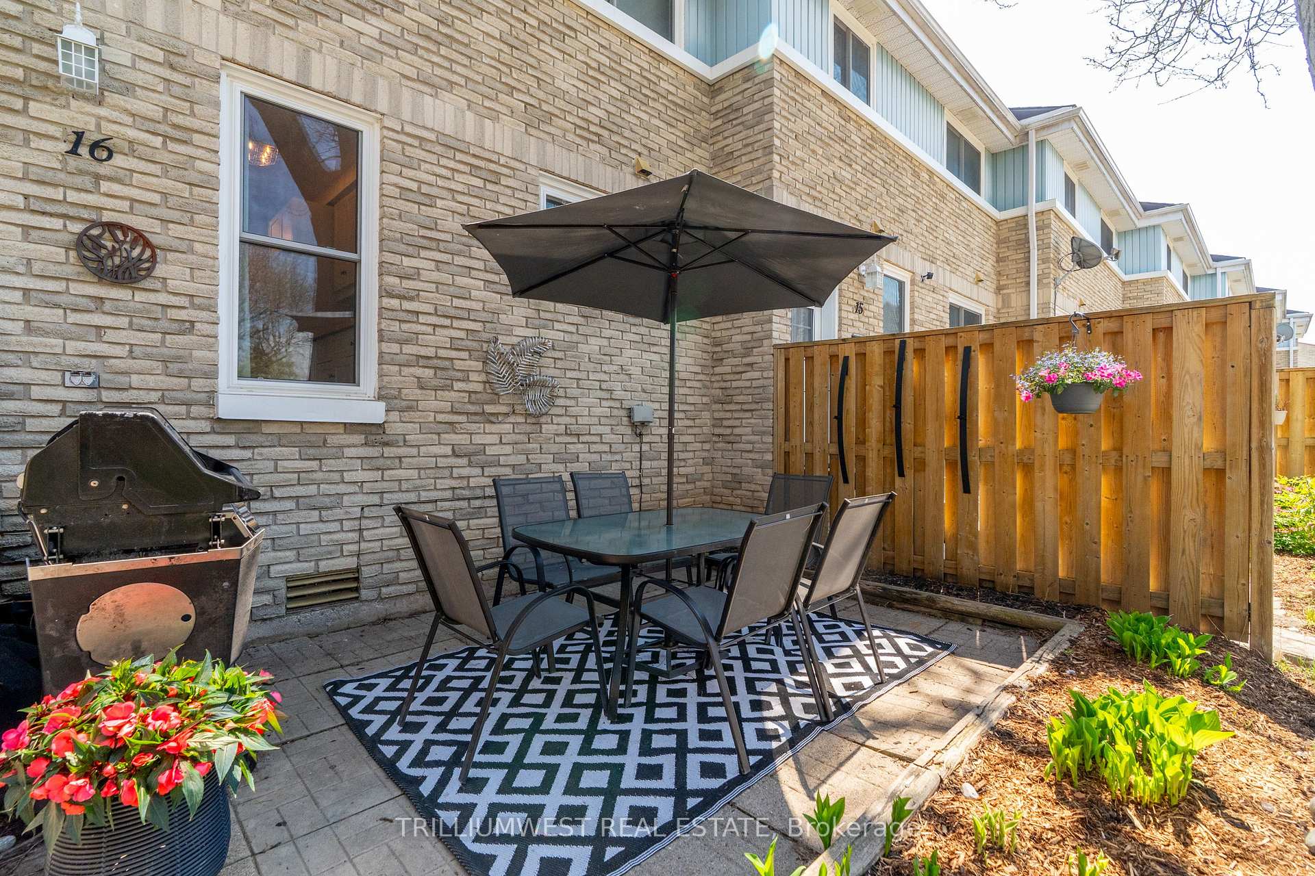 Photo 2 of Unit 16, 35 Breckenridge Drive, Kitchener — HOMEH
