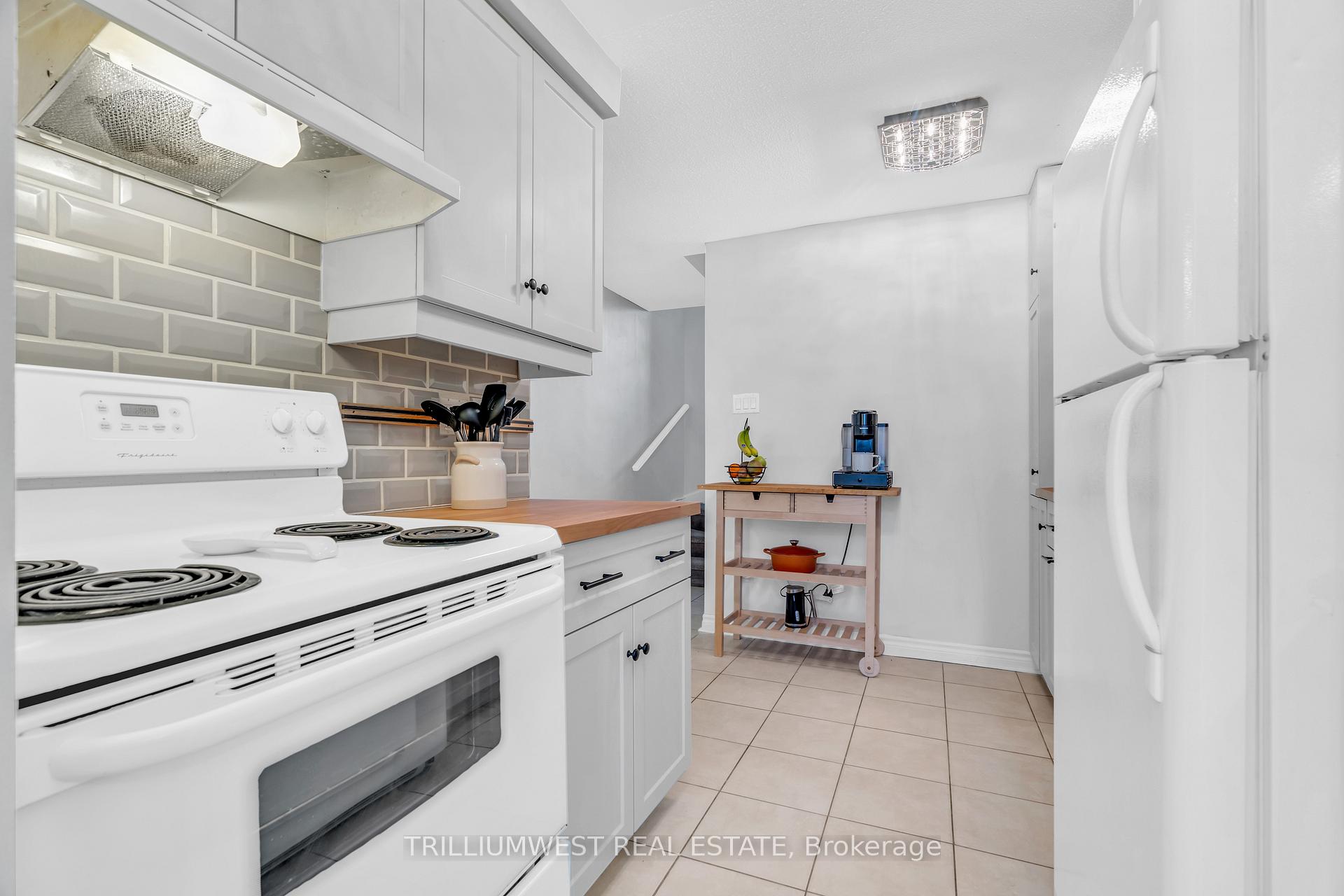 Photo 7 of Unit 16, 35 Breckenridge Drive, Kitchener — HOMEH