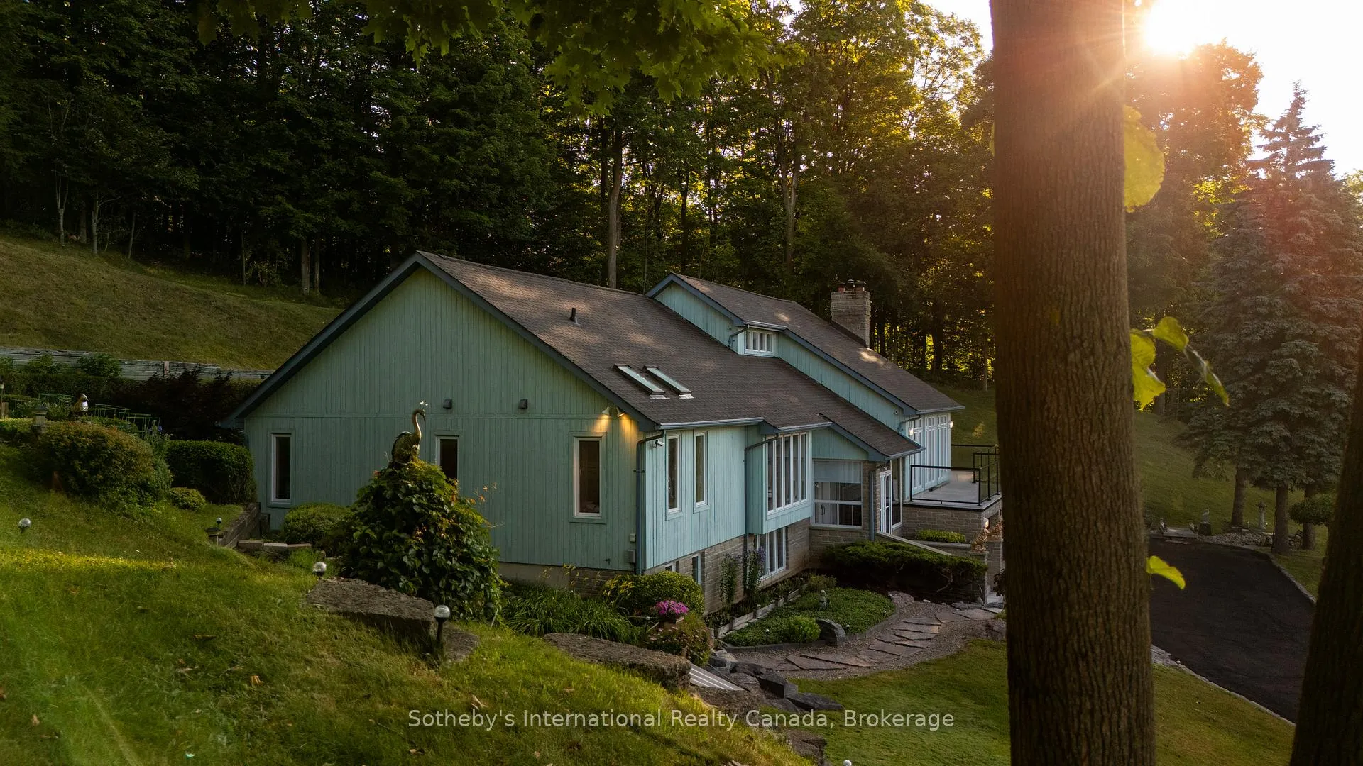 Photo 2 of 12 Matson Drive, Caledon, Palgrave — HOMEH