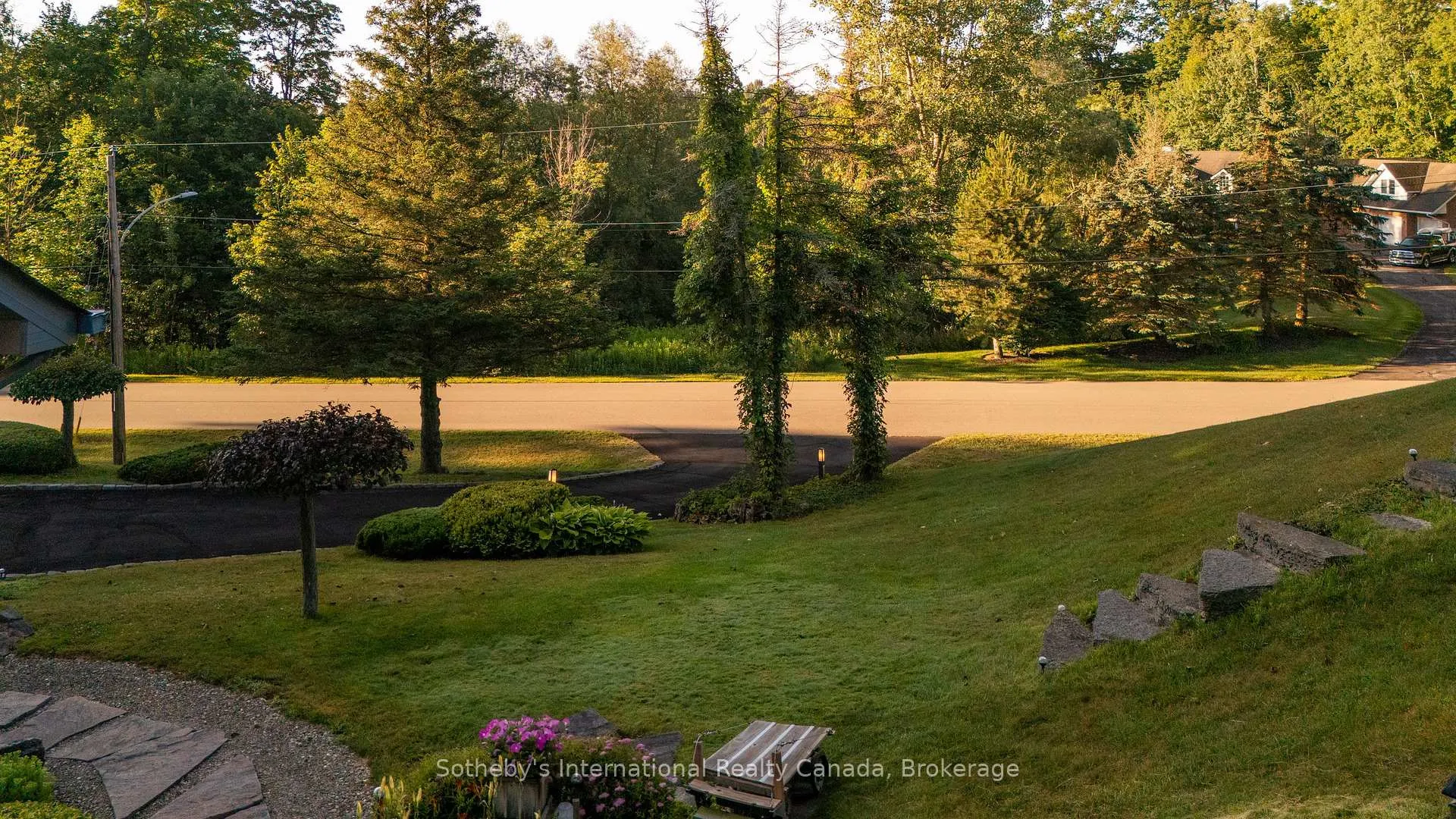 Photo 6 of 12 Matson Drive, Caledon, Palgrave — HOMEH