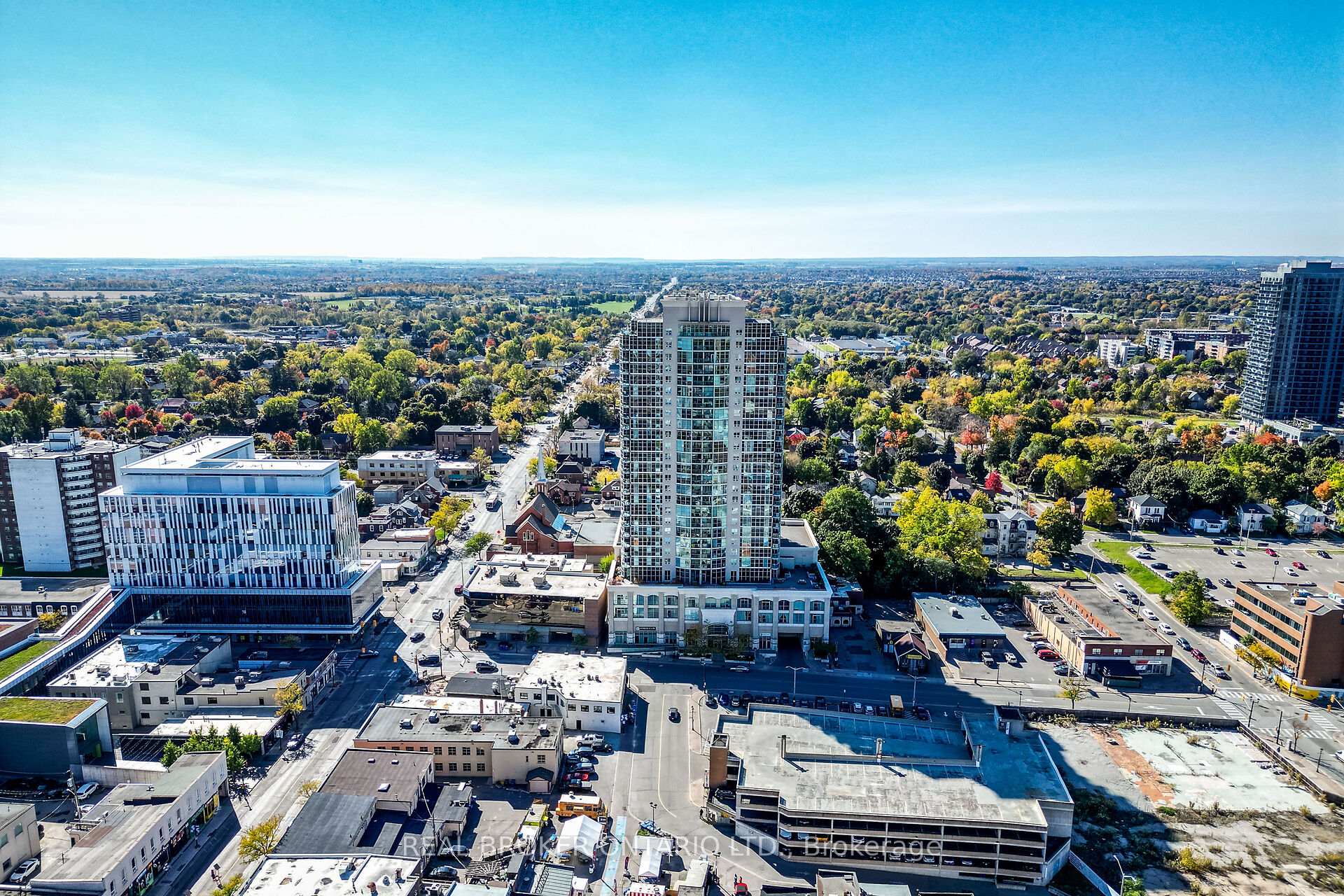 Front of Unit 907, 9 George Street N