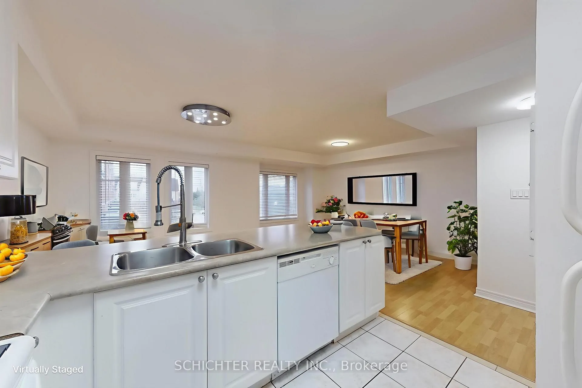 Photo 2 of Unit 296, 306 John Street, Markham, Aileen-Willowbrook — HOMEH