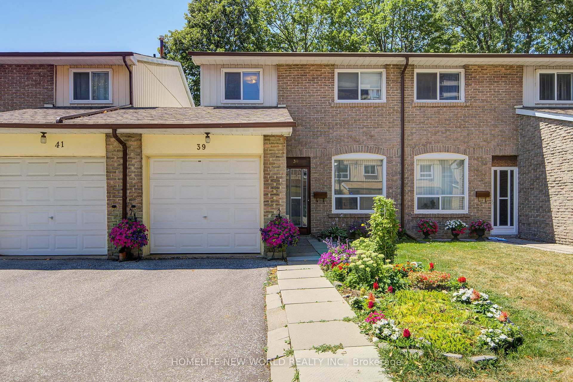 Front of Unit 39, 44 Chester Le Boulevard