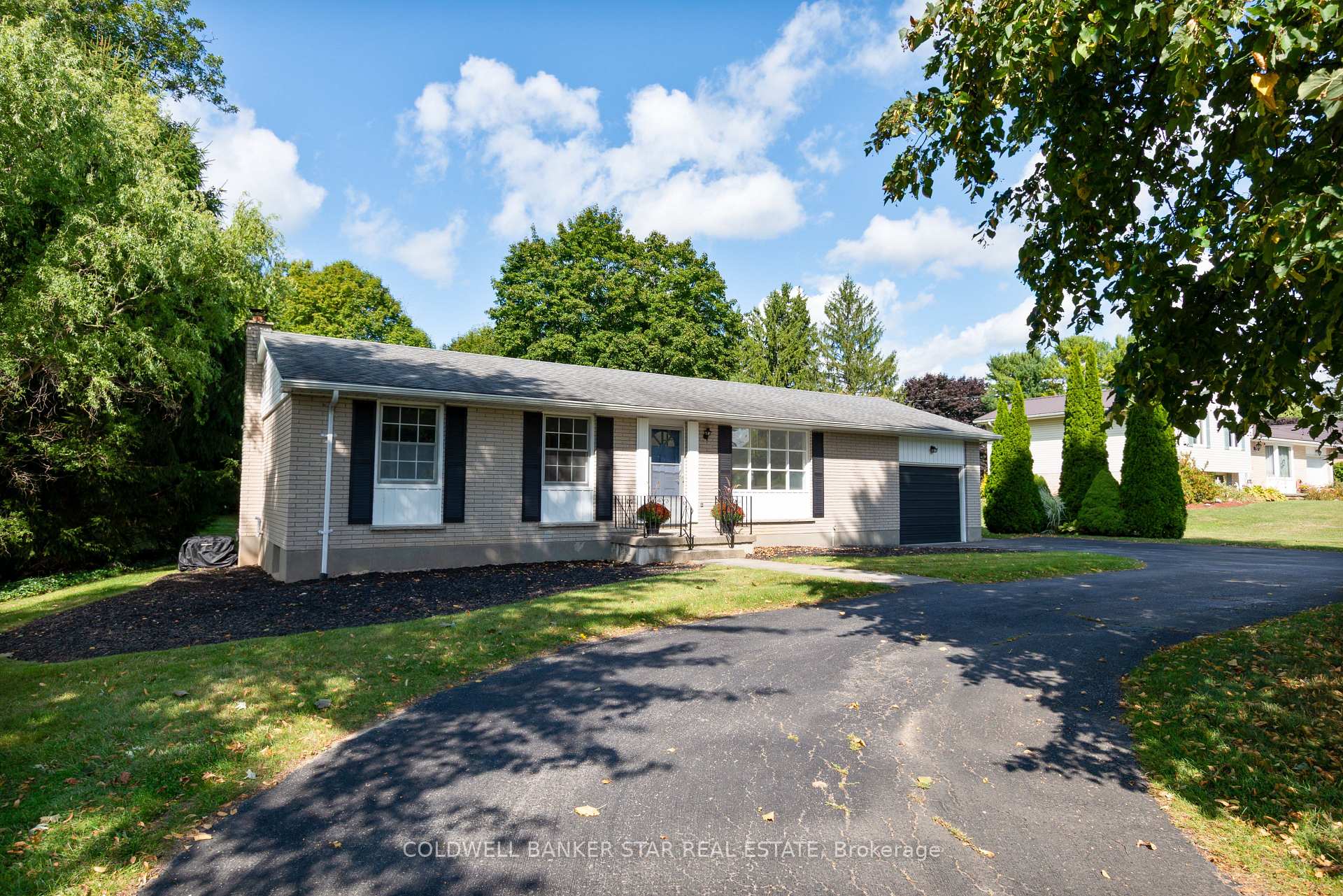 Photo 3 of 6361 Sunset Drive, Central Elgin, Rural Central Elgin — HOMEH