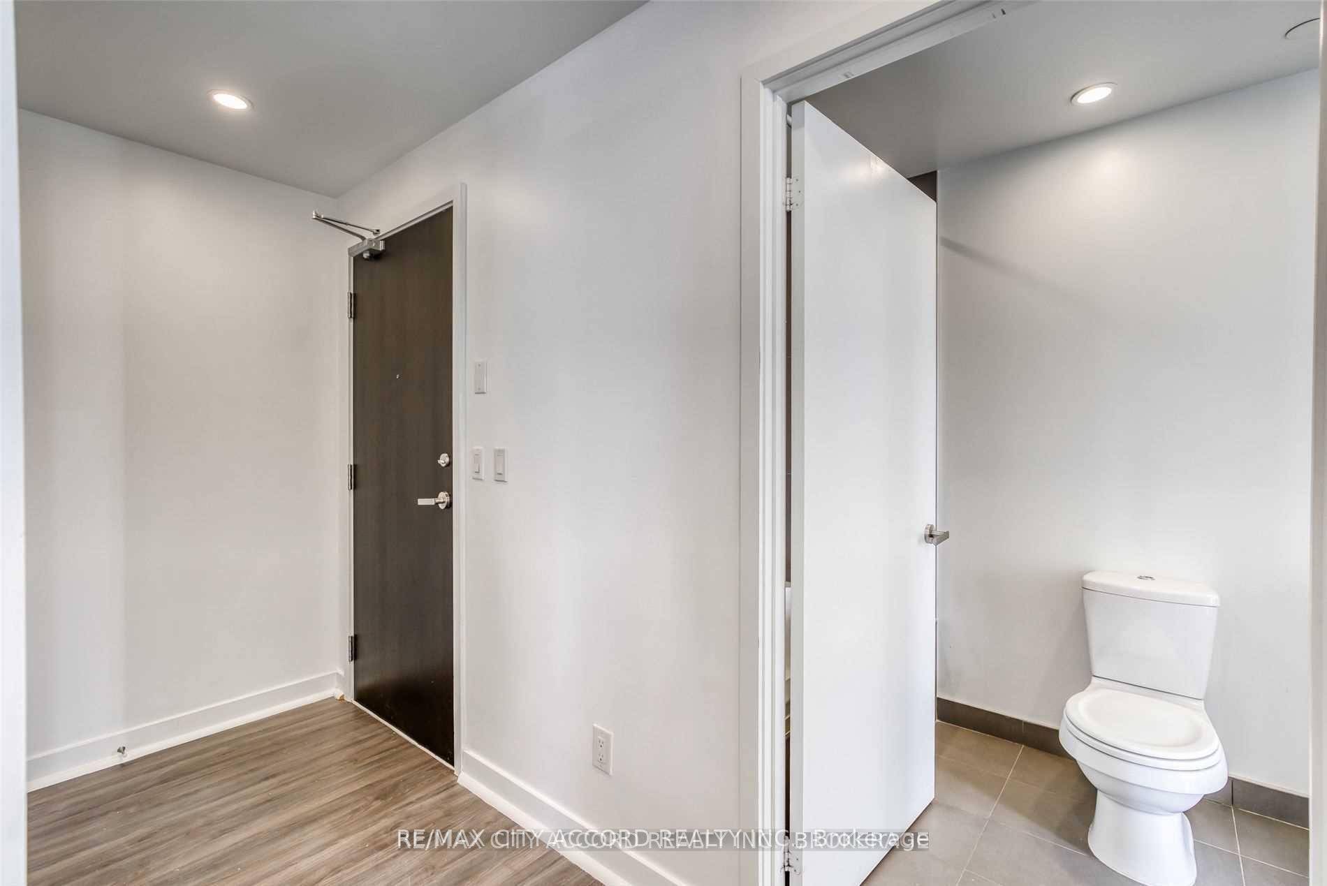 Photo 3 of Unit 802, 170 Sumach Street, Toronto, Regent Park — HOMEH