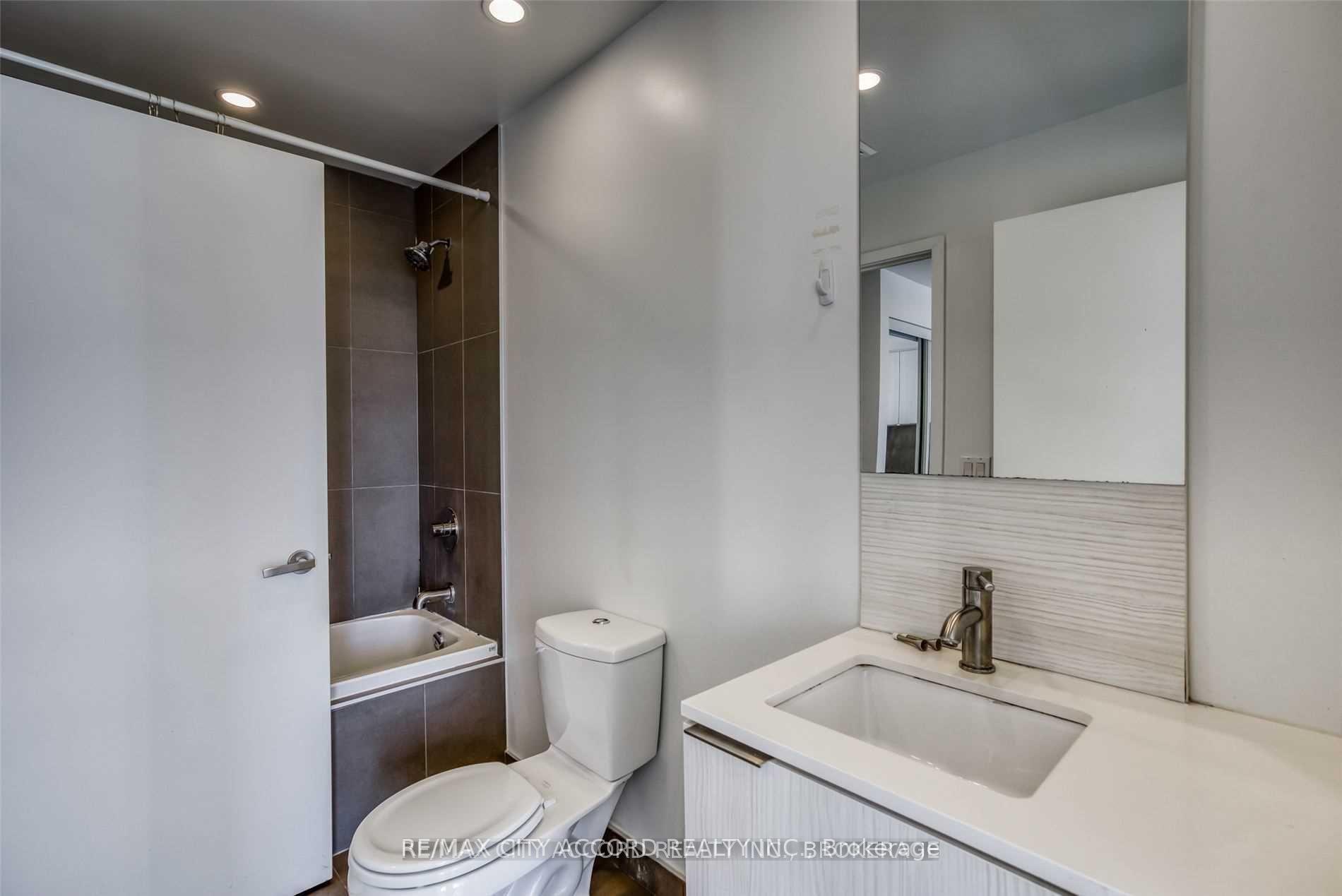 Photo 6 of Unit 802, 170 Sumach Street, Toronto, Regent Park — HOMEH