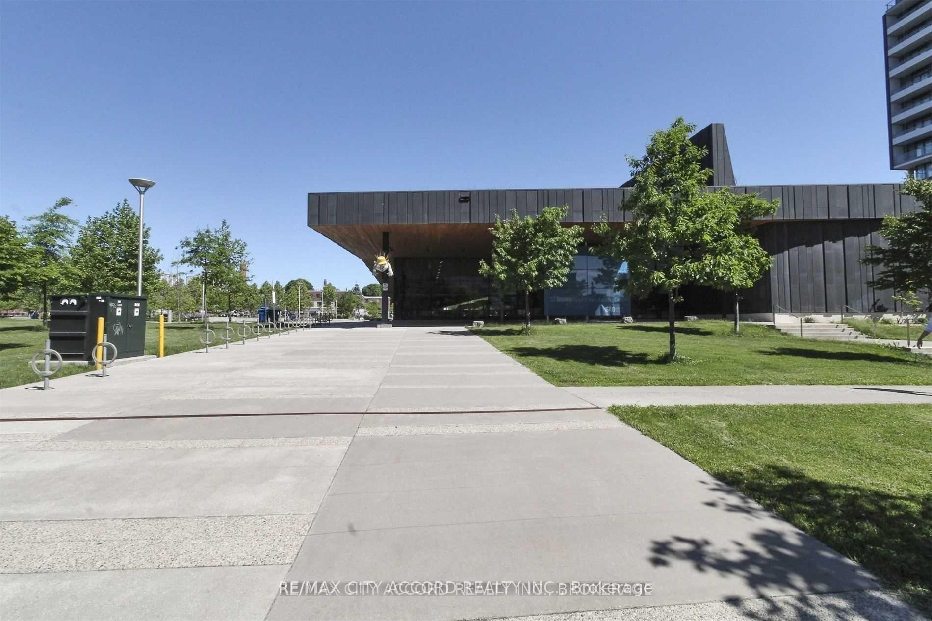 Photo 18 of Unit 802, 170 Sumach Street, Toronto, Regent Park — HOMEH