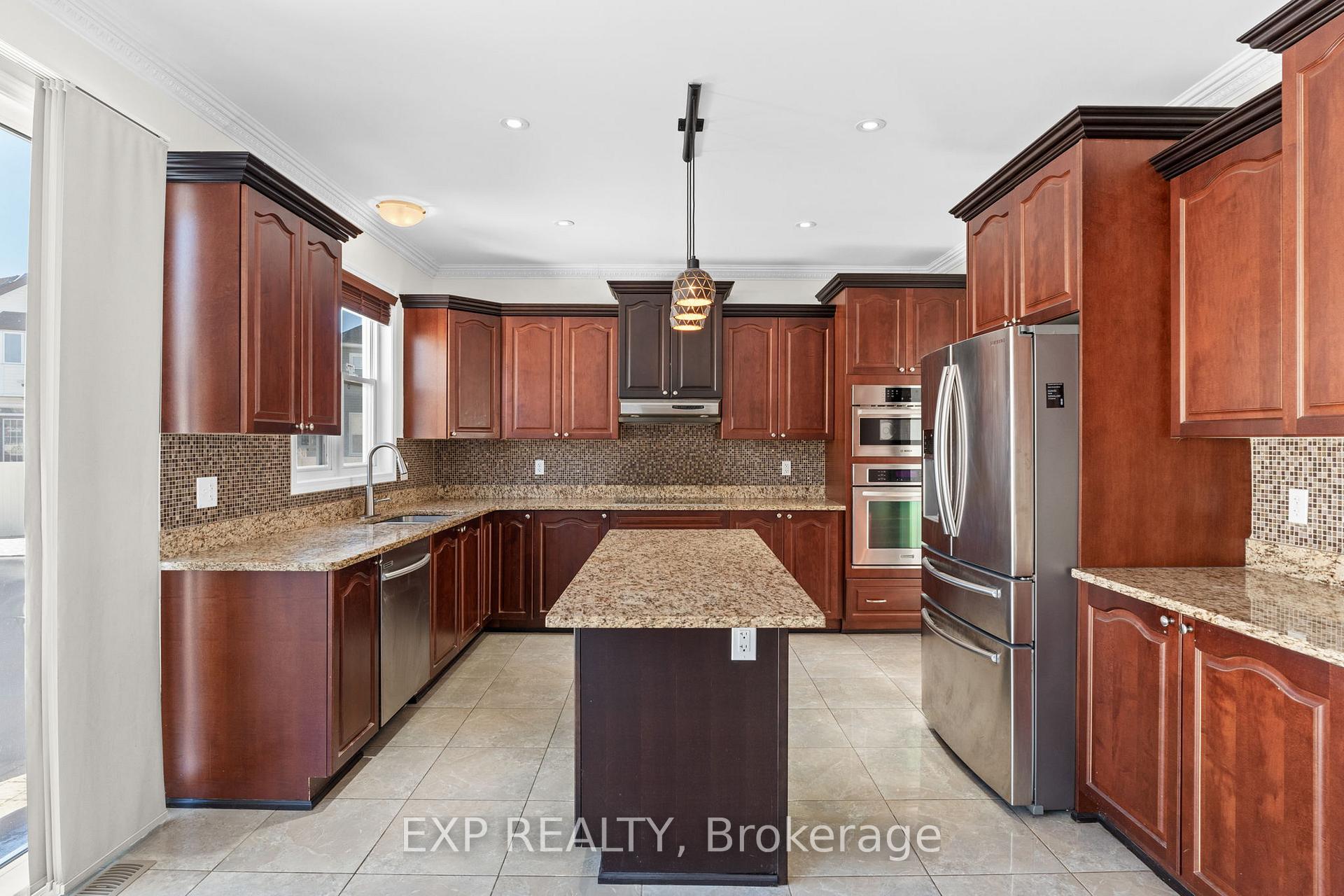 Photo 10 of 537 Bretby Crescent, Ottawa, Barrhaven - Cedargrove/Fraserdale — HOMEH