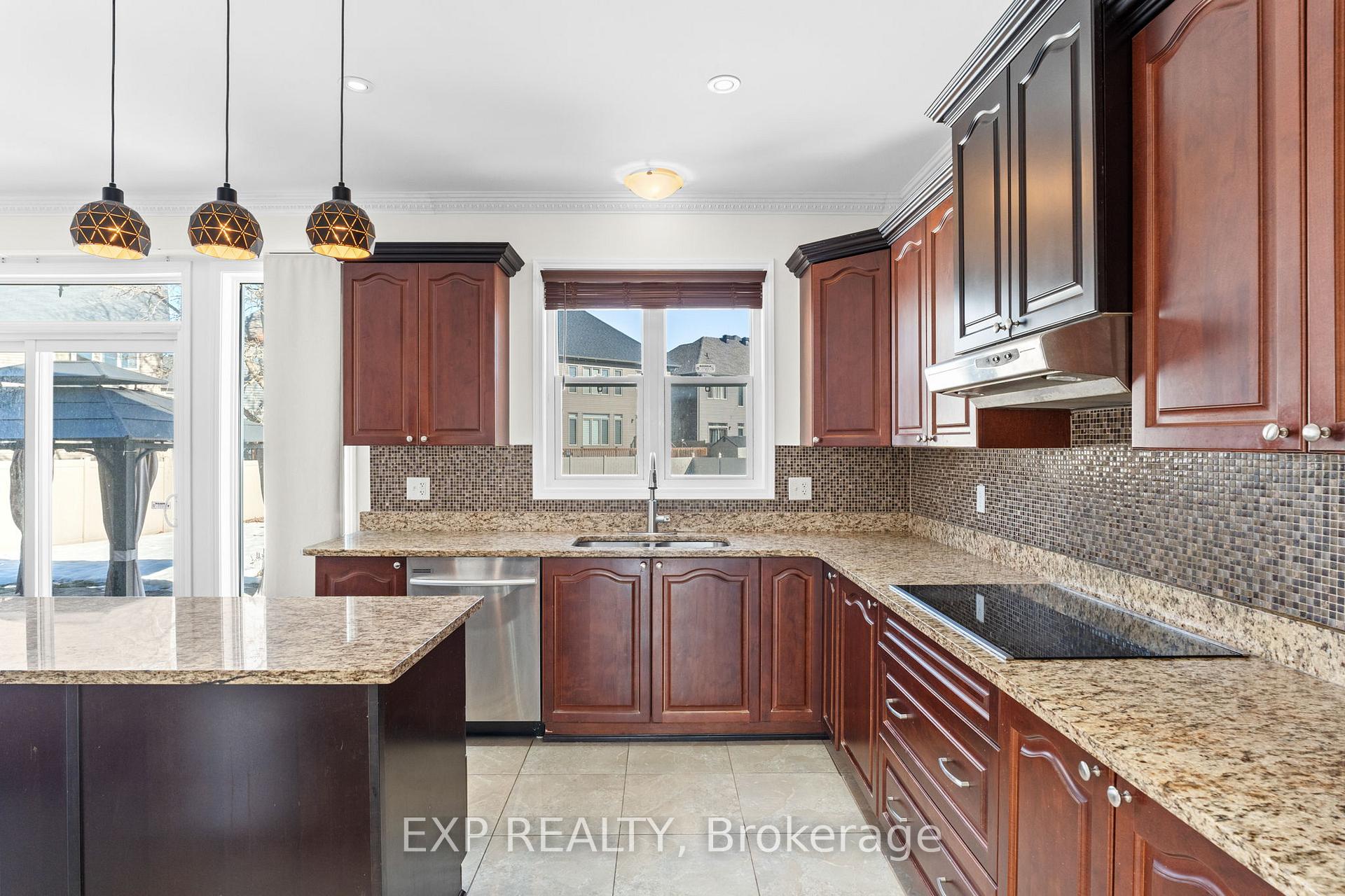 Photo 11 of 537 Bretby Crescent, Ottawa, Barrhaven - Cedargrove/Fraserdale — HOMEH