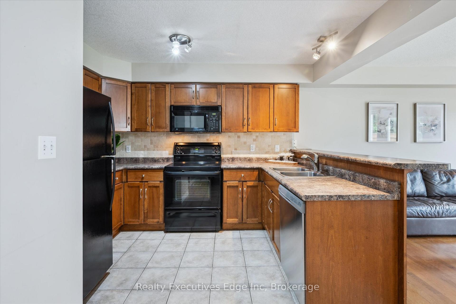 Photo 12 of Unit 92, 165 Terraview Crescent, Guelph, Kortright West — HOMEH
