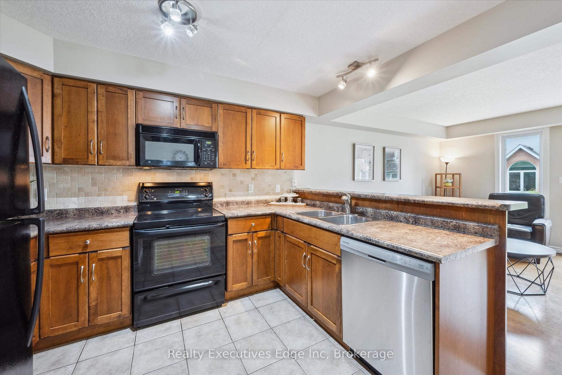 Photo 13 of Unit 92, 165 Terraview Crescent, Guelph, Kortright West — HOMEH