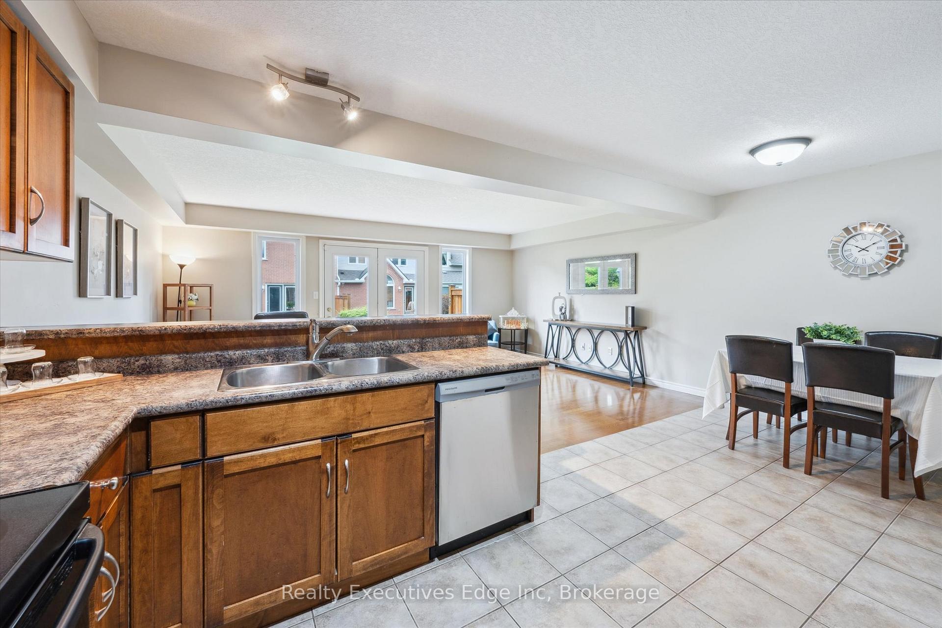 Photo 14 of Unit 92, 165 Terraview Crescent, Guelph, Kortright West — HOMEH