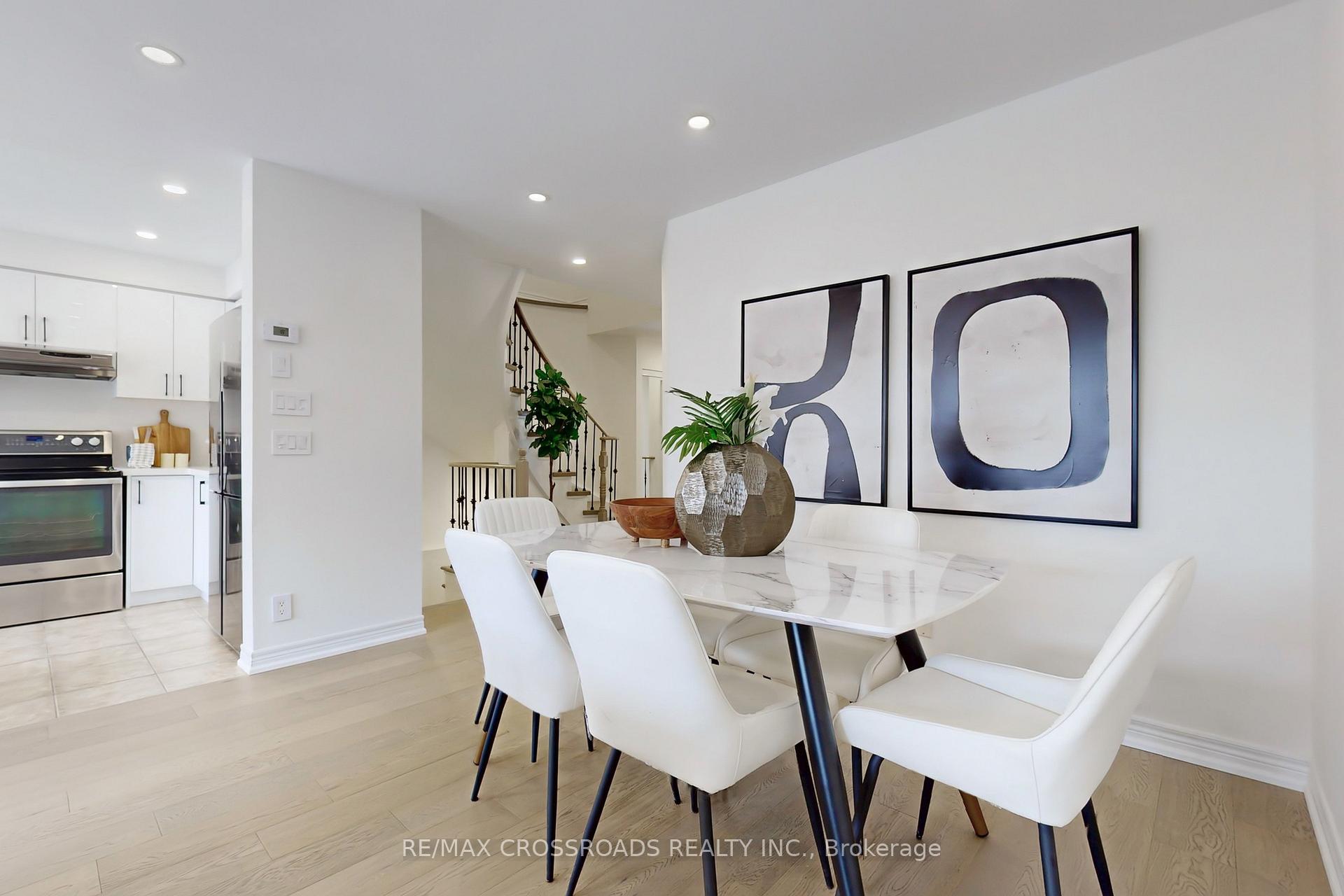 Photo 11 of 51 Bilbrough Street, Aurora, Bayview Northeast — HOMEH