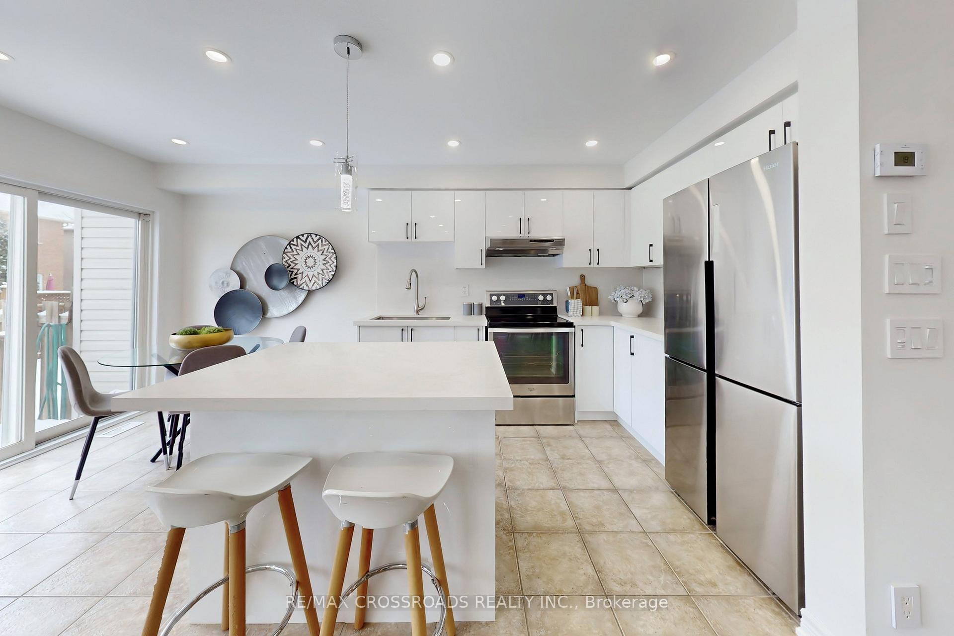 Photo 13 of 51 Bilbrough Street, Aurora, Bayview Northeast — HOMEH