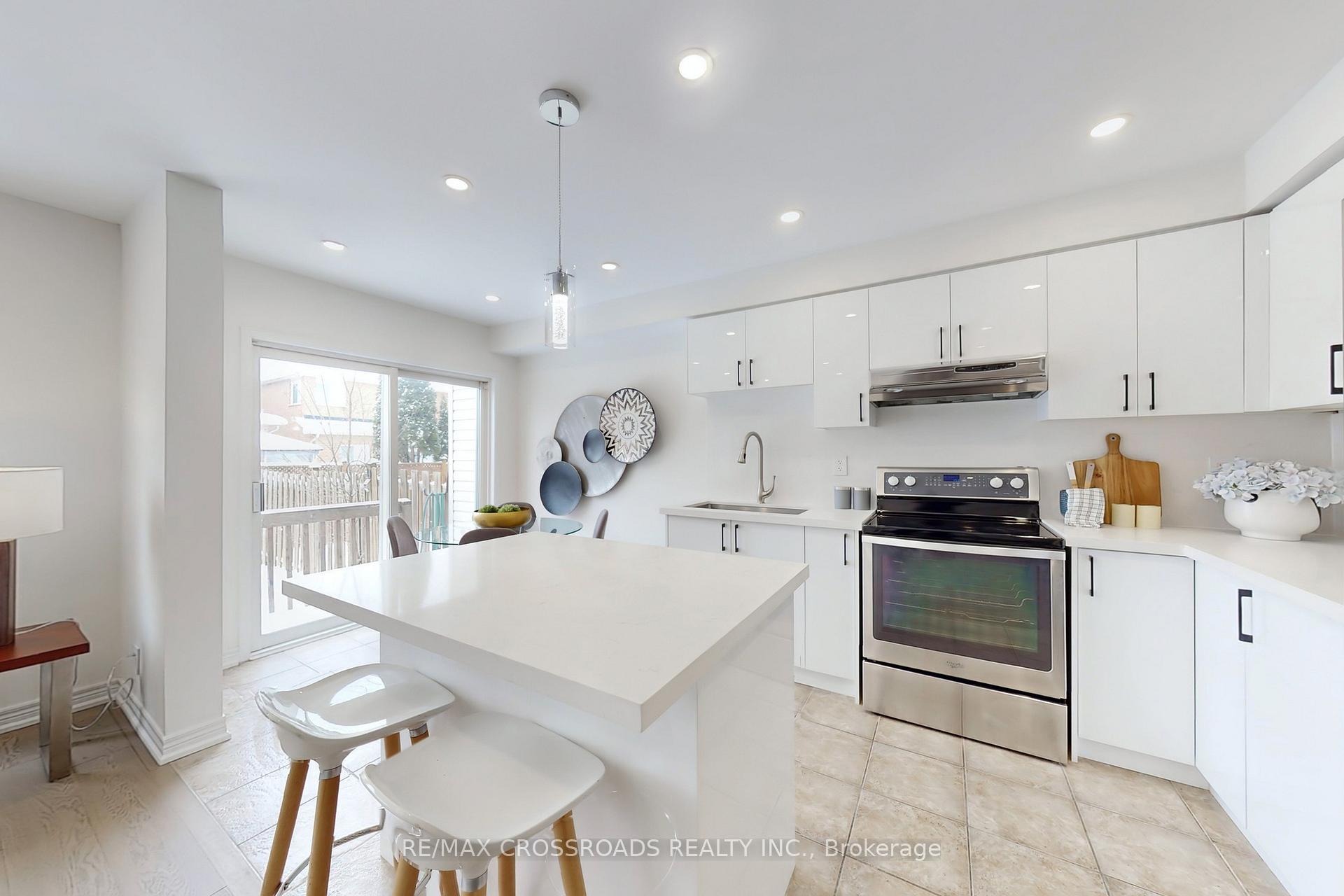 Photo 14 of 51 Bilbrough Street, Aurora, Bayview Northeast — HOMEH