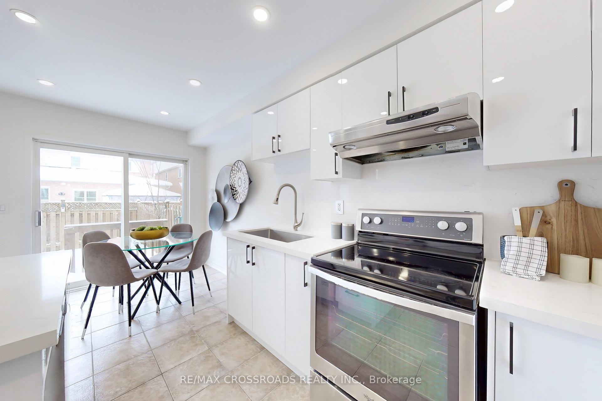 Photo 17 of 51 Bilbrough Street, Aurora, Bayview Northeast — HOMEH