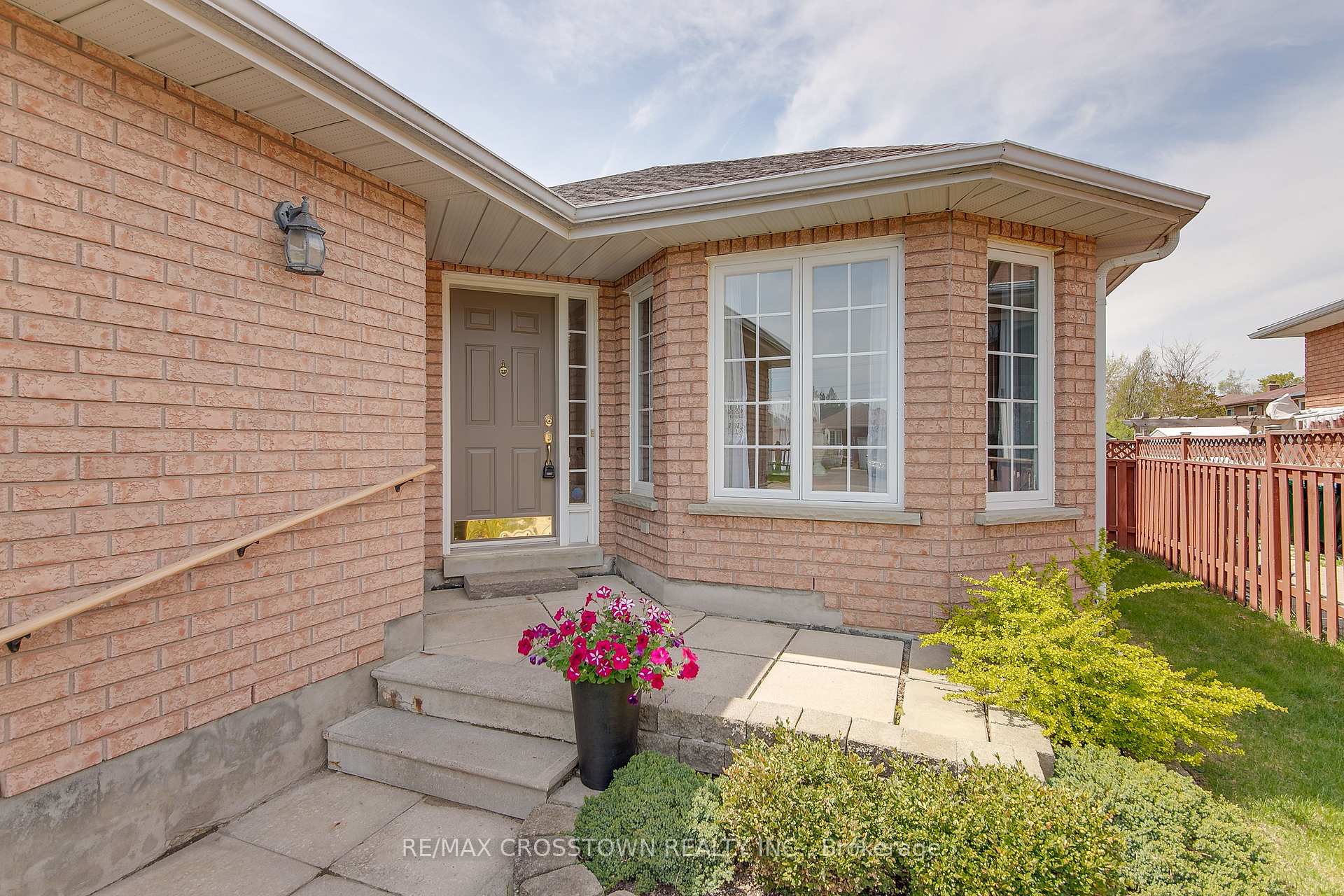 Photo 4 of 72 Buchanan Street, Barrie, Grove East — HOMEH