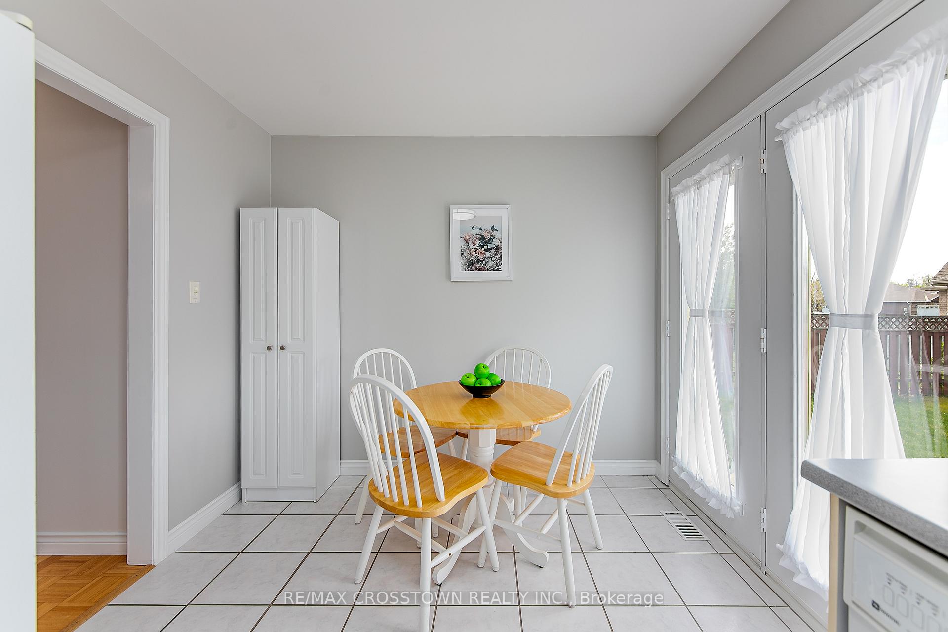 Photo 21 of 72 Buchanan Street, Barrie, Grove East — HOMEH