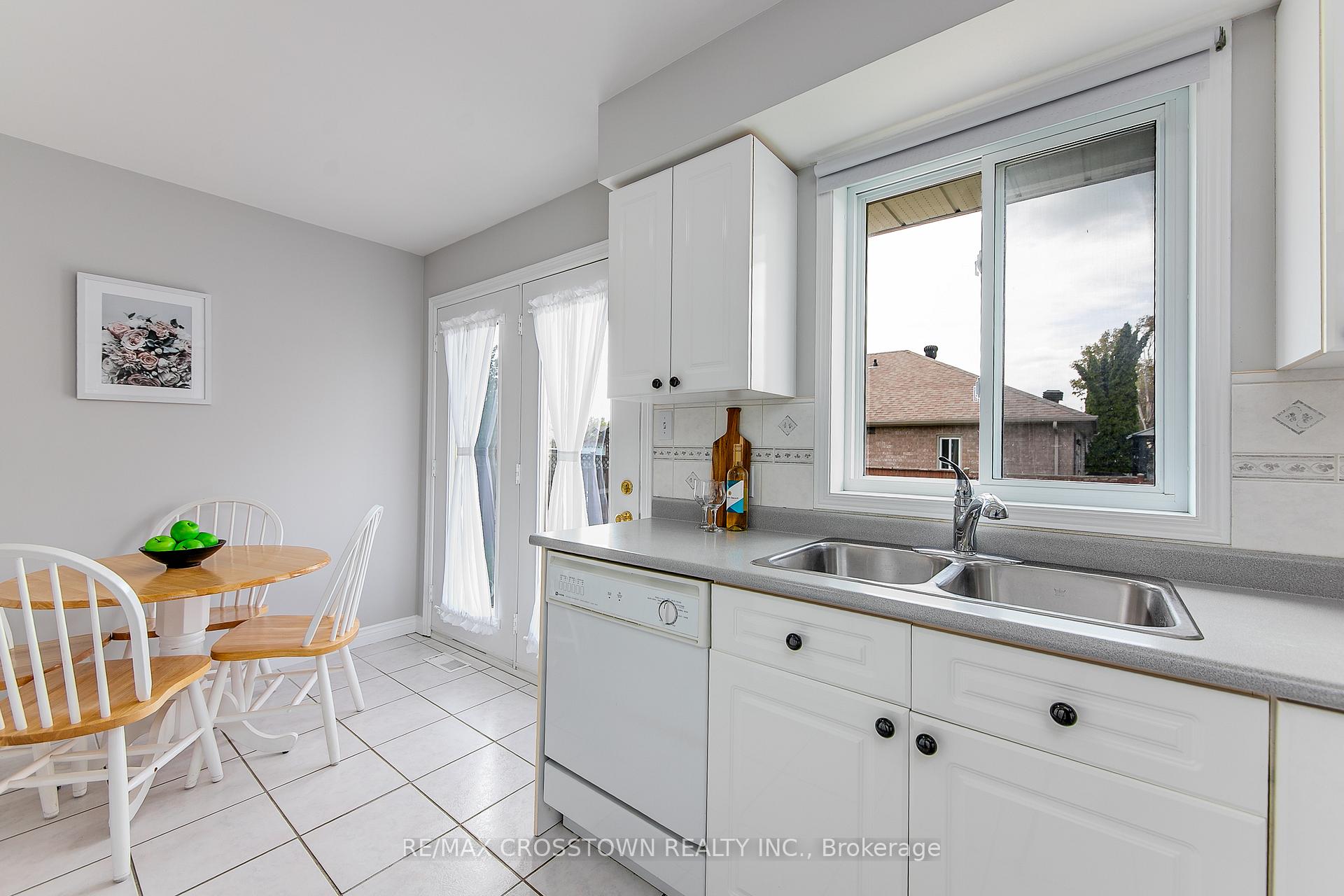 Photo 26 of 72 Buchanan Street, Barrie, Grove East — HOMEH