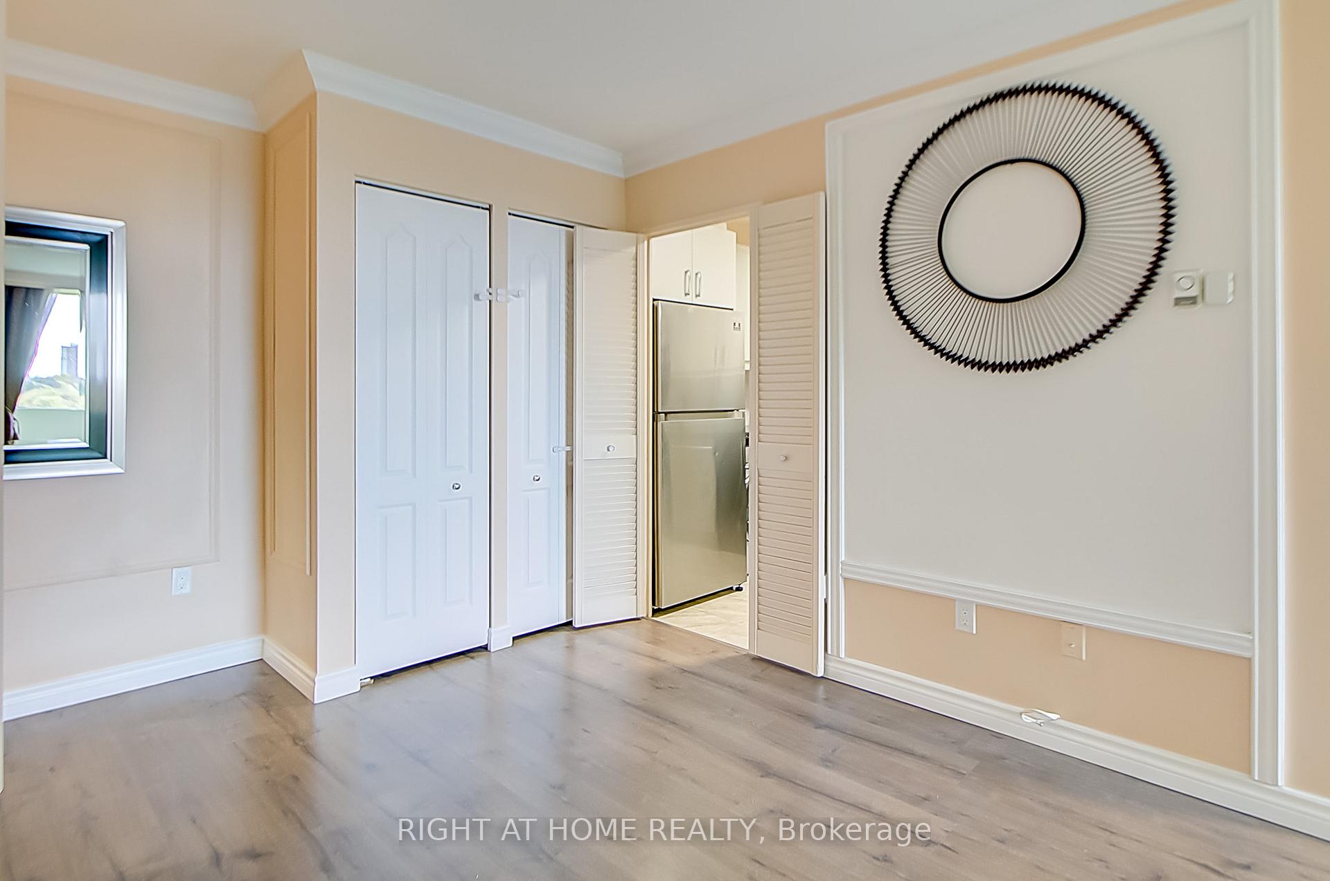 Photo 4 of Unit 419, 1 Massey Square, Toronto, Crescent Town — HOMEH