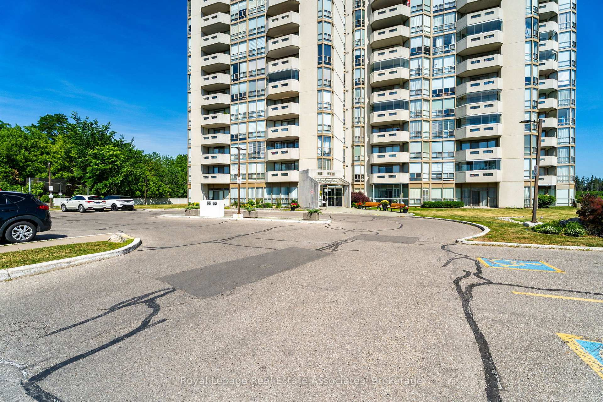 Photo 4 of Unit 708, 20 McFarlane Drive, Halton Hills, Georgetown — HOMEH