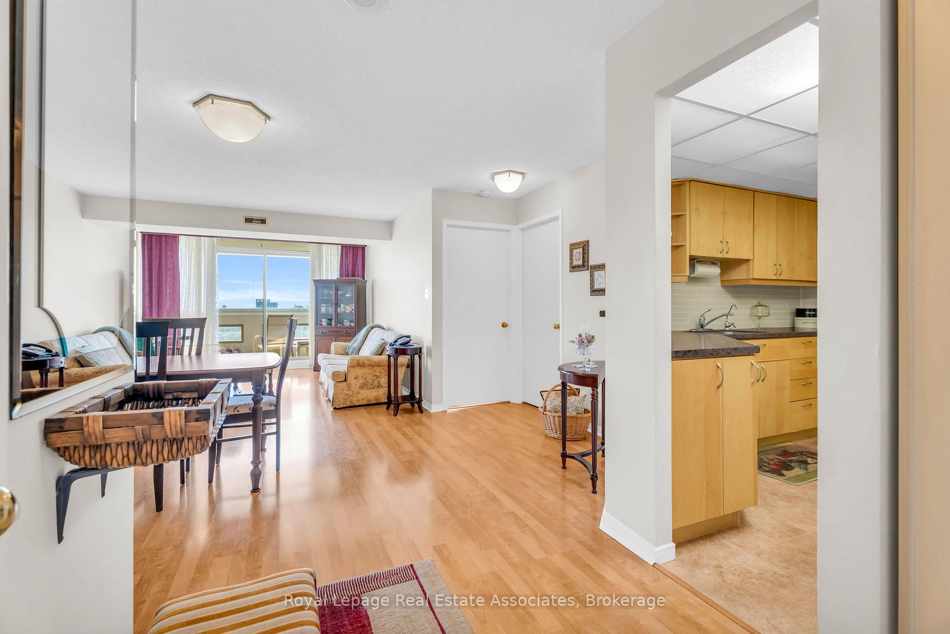 Photo 3 of Unit 708, 20 McFarlane Drive, Halton Hills, Georgetown — HOMEH
