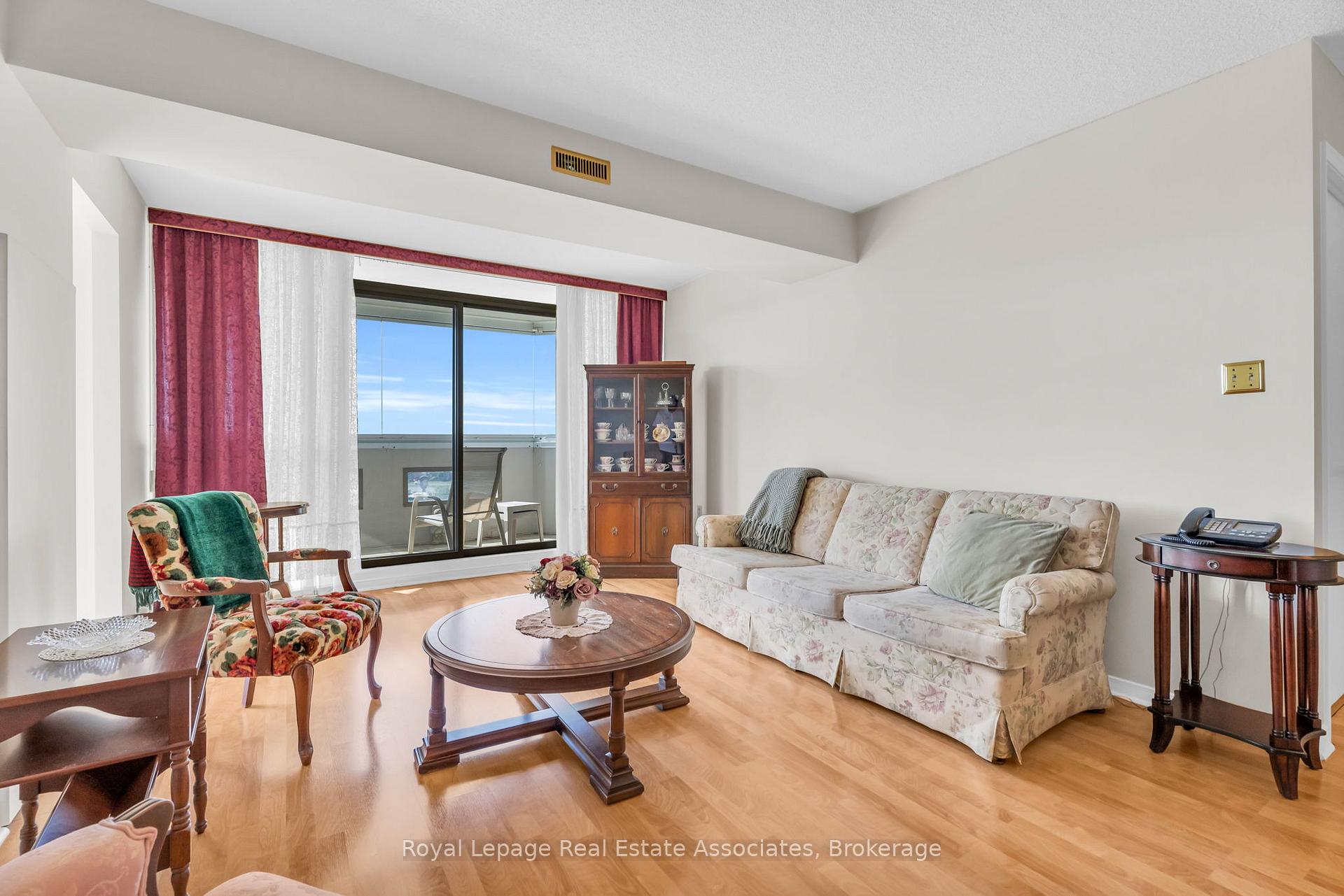 Photo 5 of Unit 708, 20 McFarlane Drive, Halton Hills, Georgetown — HOMEH