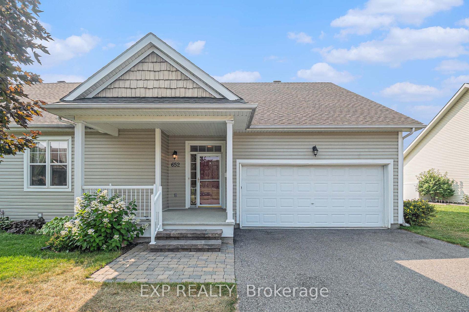 Front of 652 Country Trail Private