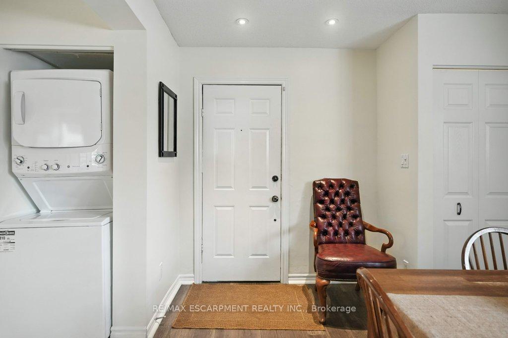 Photo 10 of Unit 18, 6 Vineland Avenue, Hamilton, Stipley — HOMEH