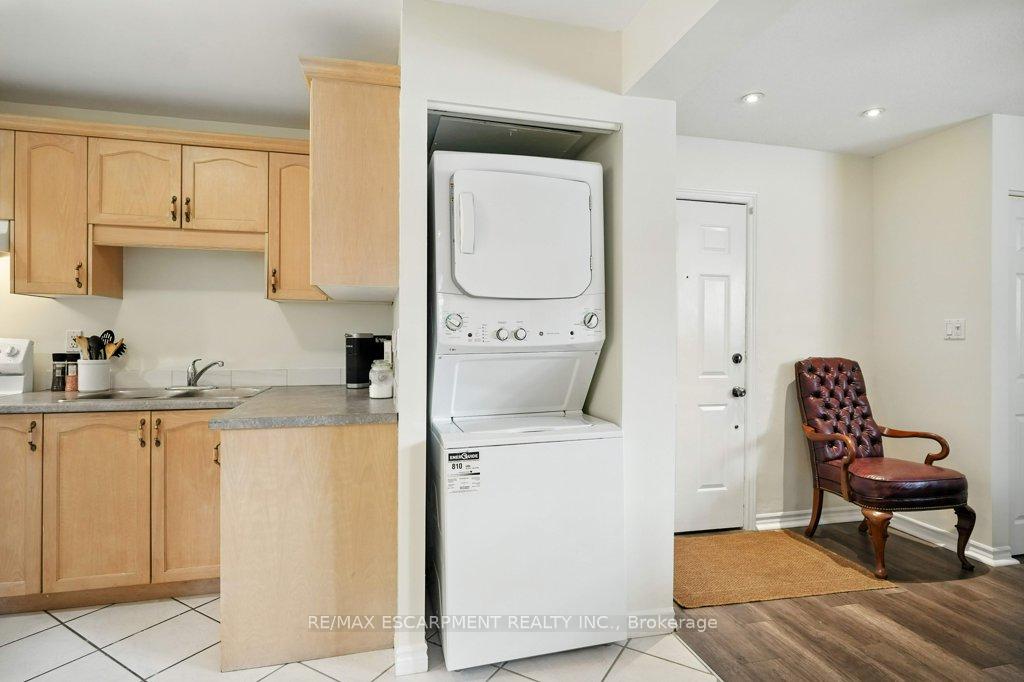 Photo 21 of Unit 18, 6 Vineland Avenue, Hamilton, Stipley — HOMEH